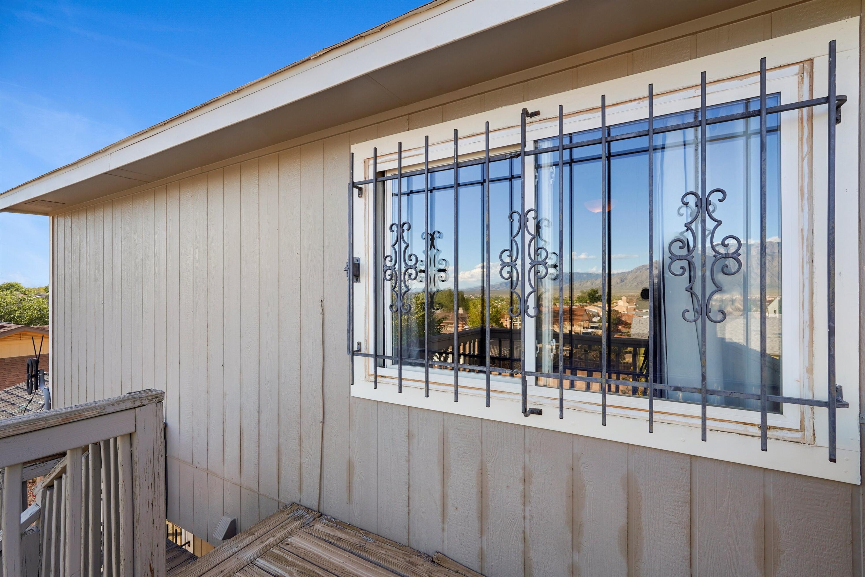 1964 ROANOKE Drive NE