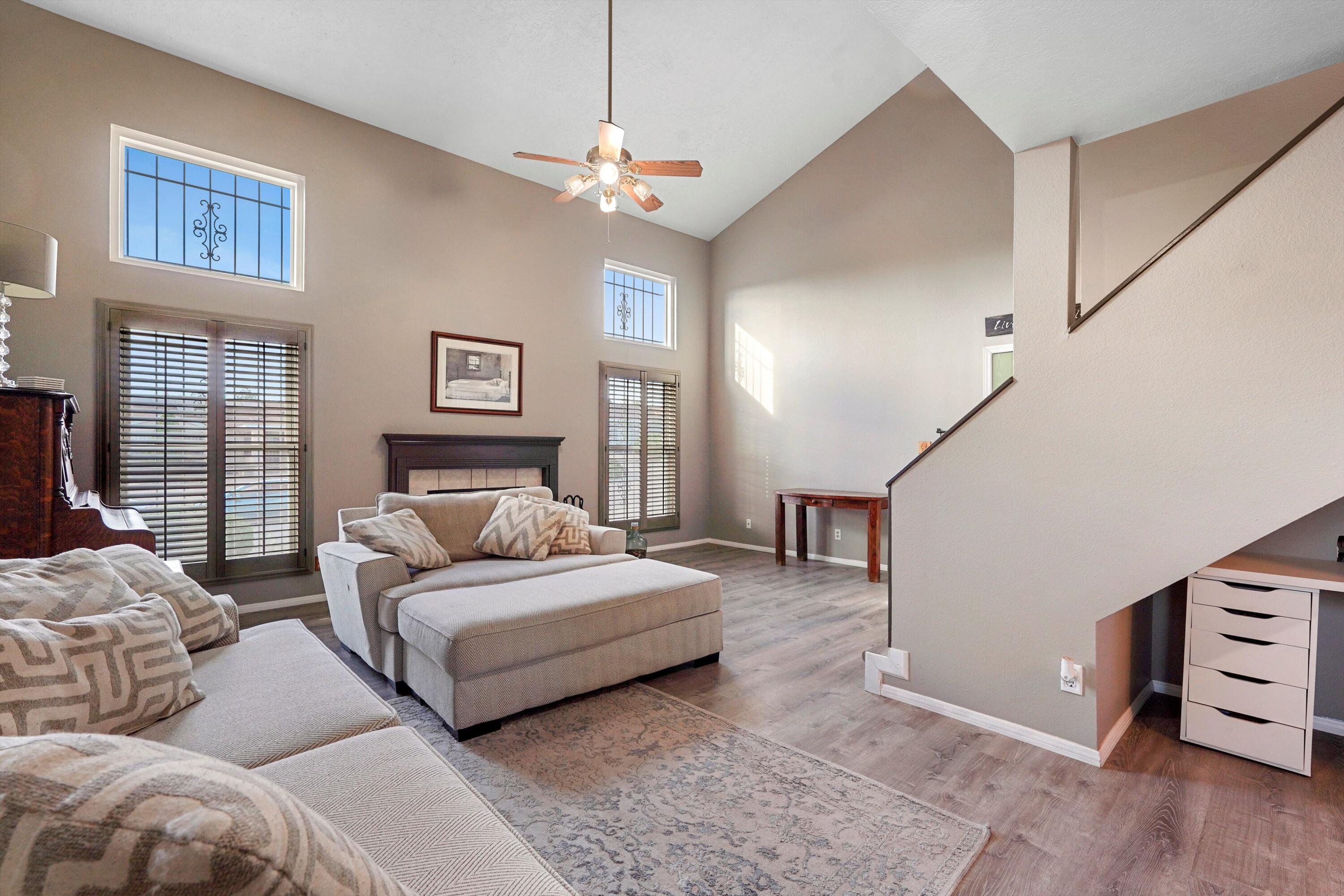 1964 ROANOKE Drive NE