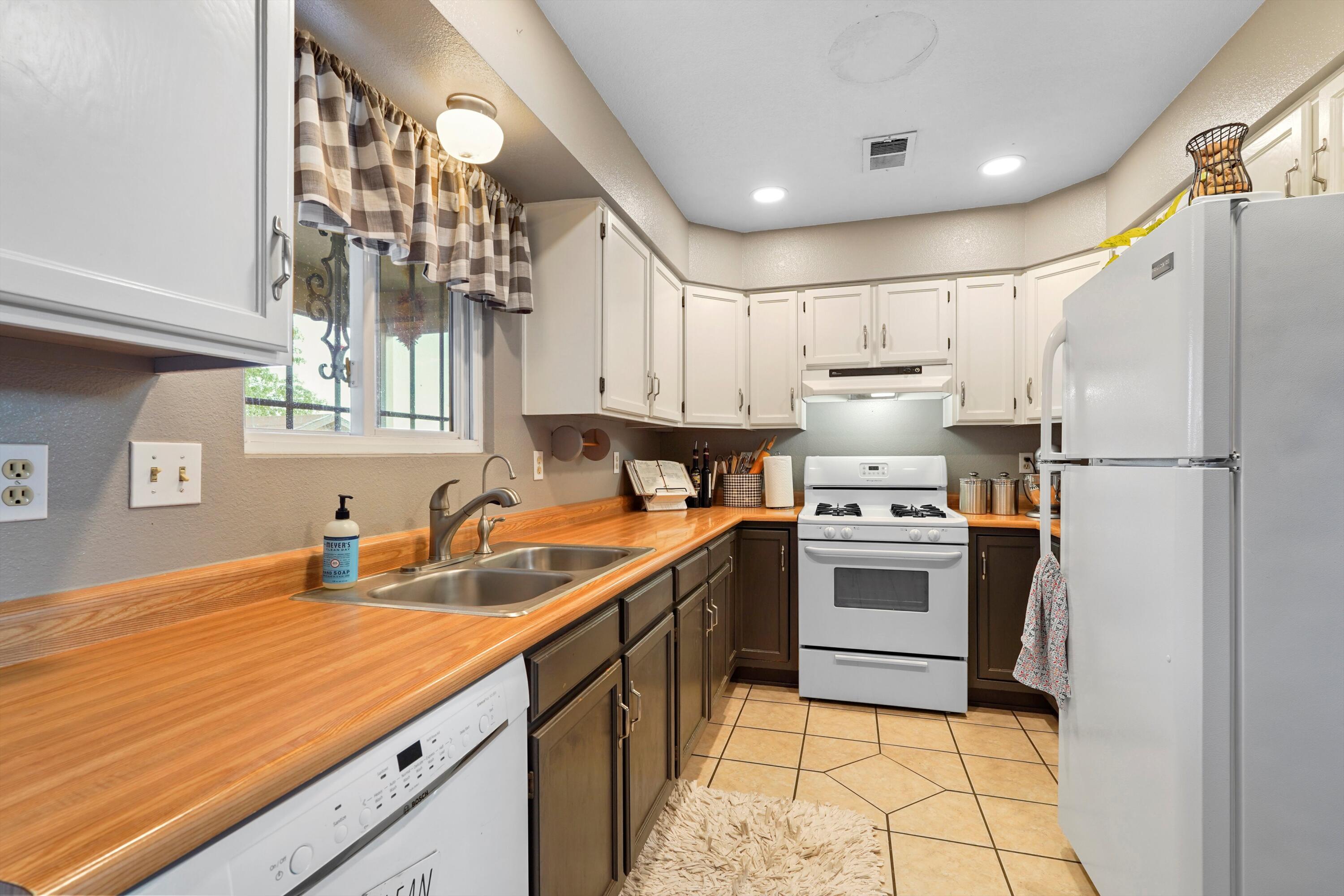 1964 ROANOKE Drive NE