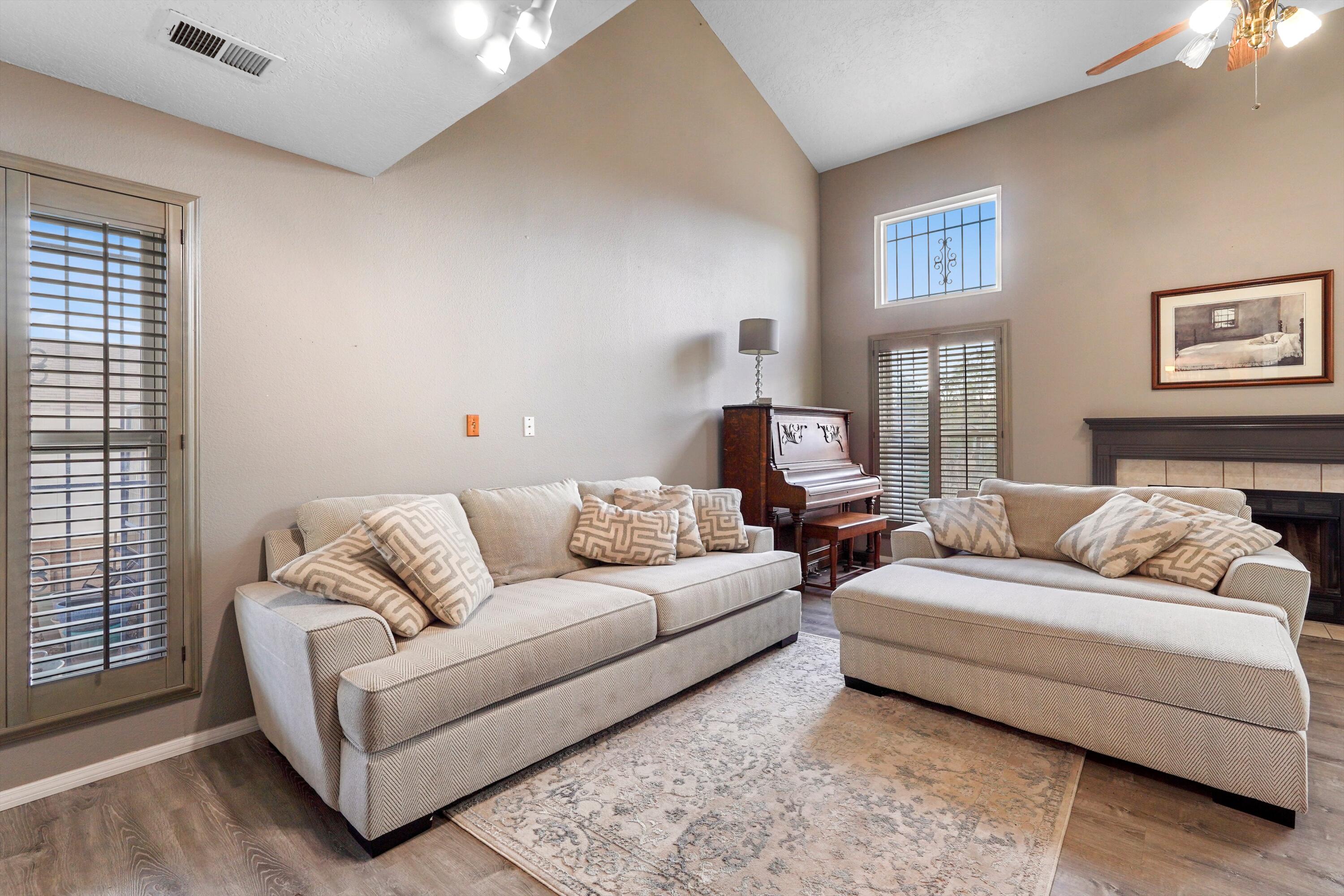 1964 ROANOKE Drive NE