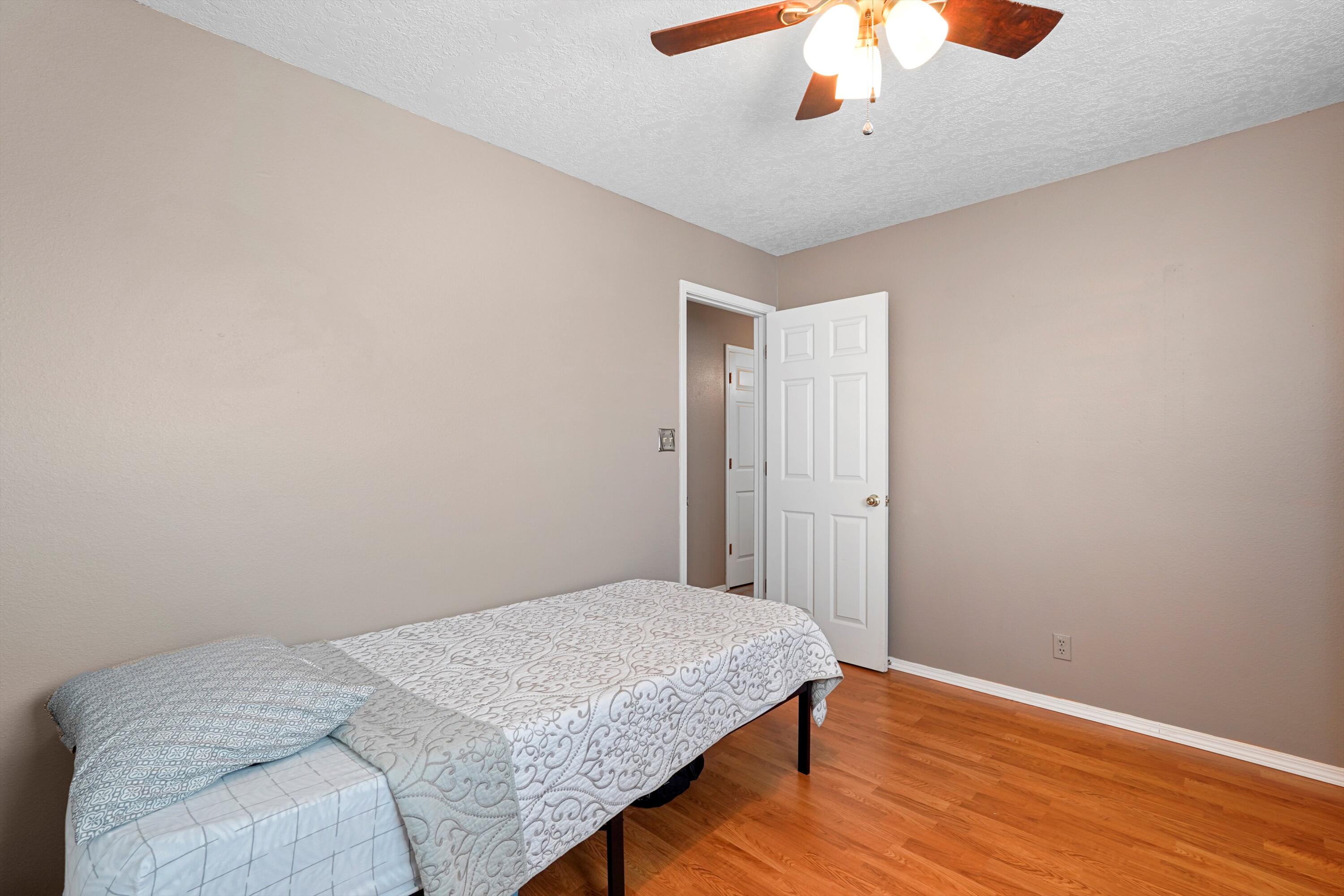 1964 ROANOKE Drive NE