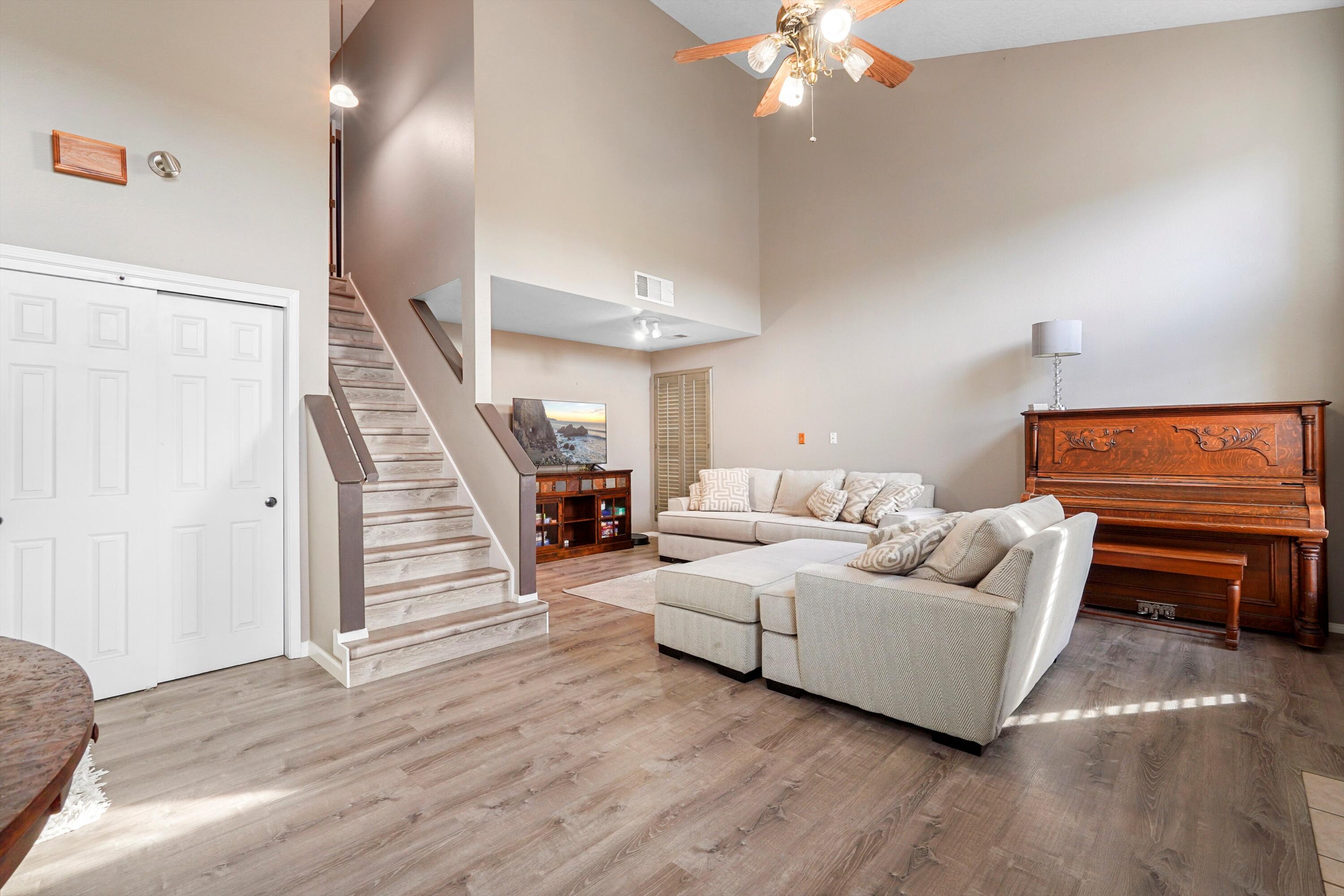 1964 ROANOKE Drive NE