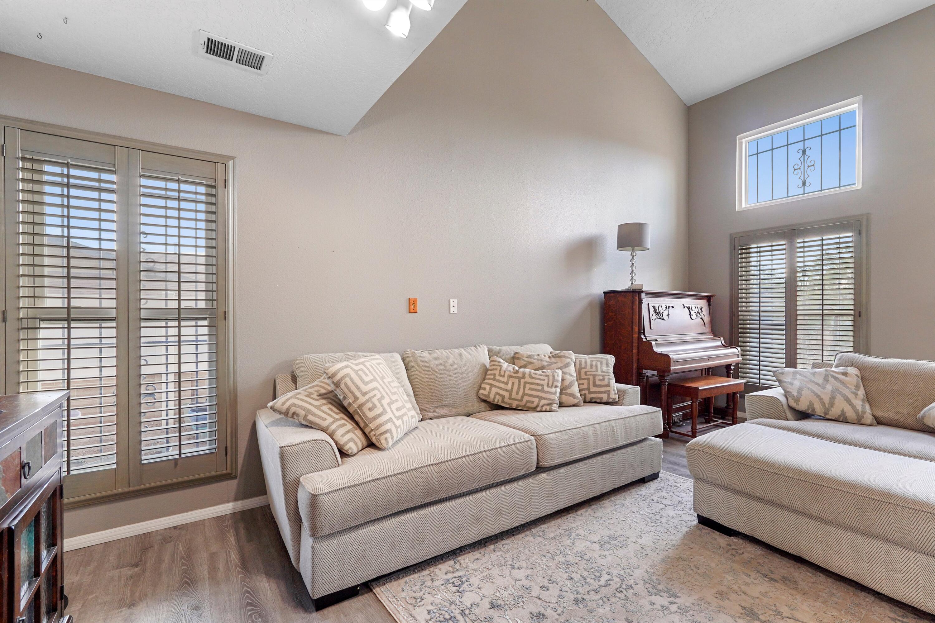 1964 ROANOKE Drive NE