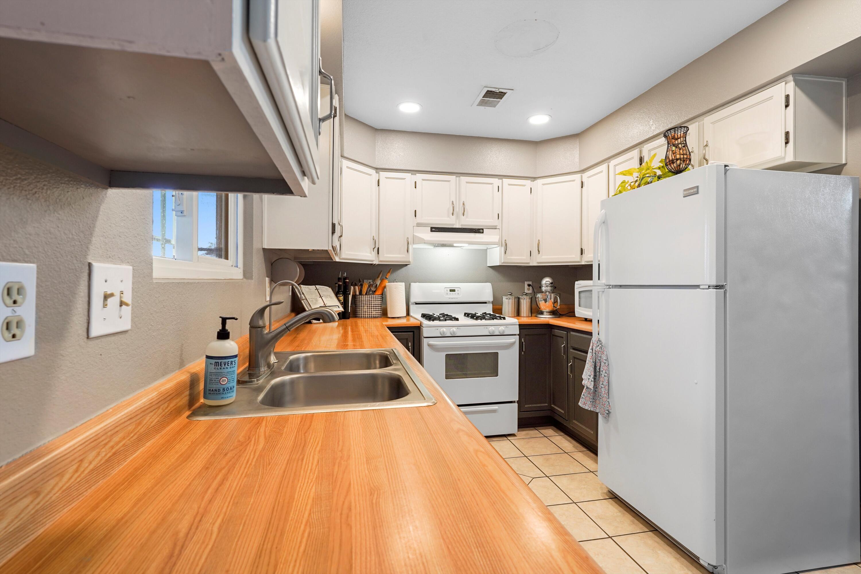 1964 ROANOKE Drive NE