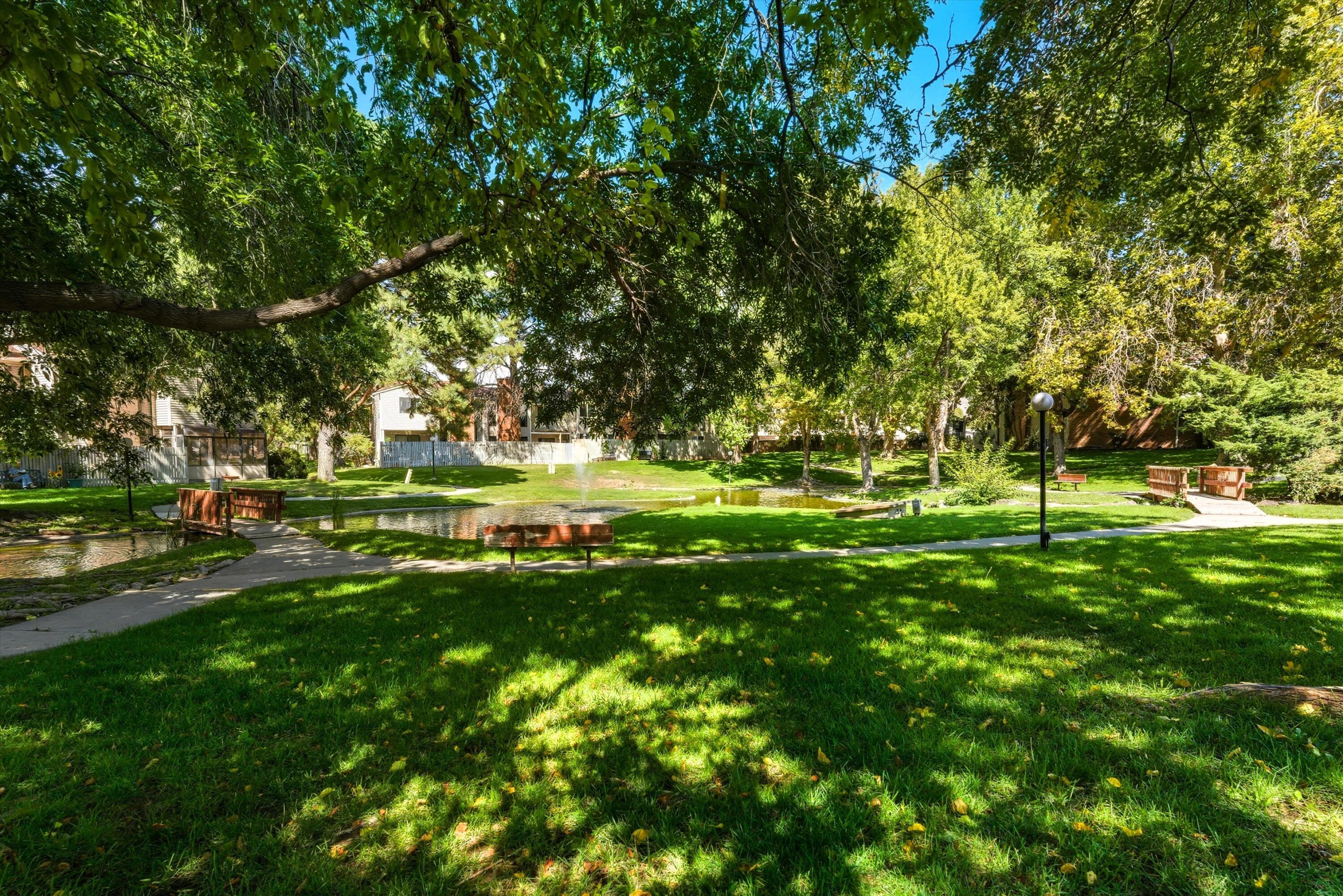 32 LAKESHORE Drive NE