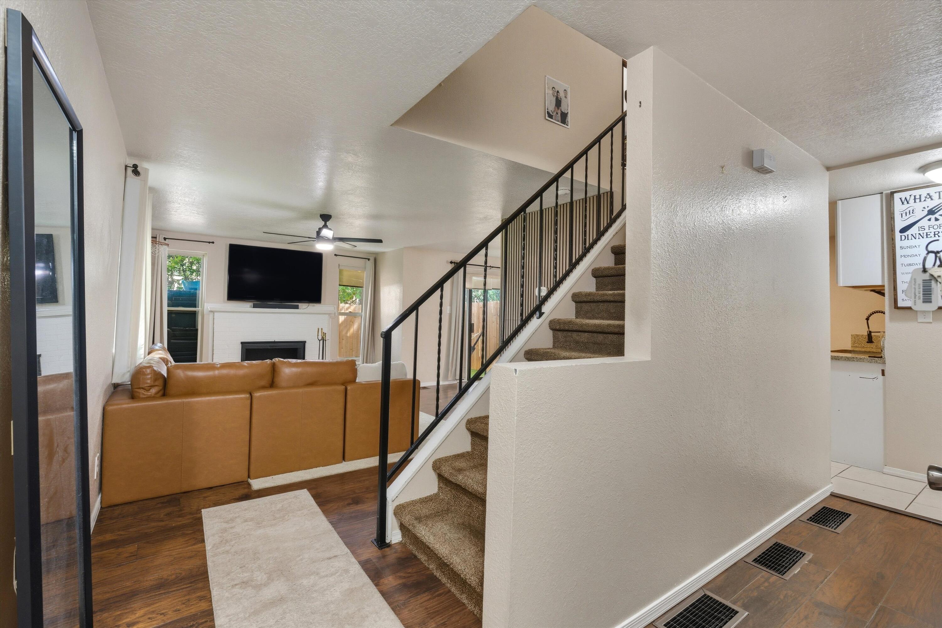 32 LAKESHORE Drive NE