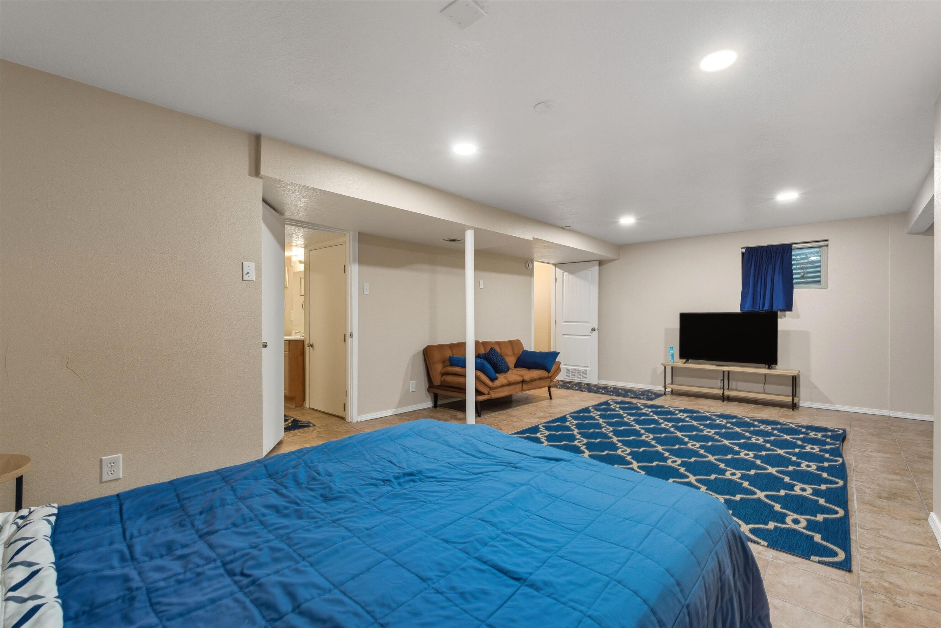 32 LAKESHORE Drive NE