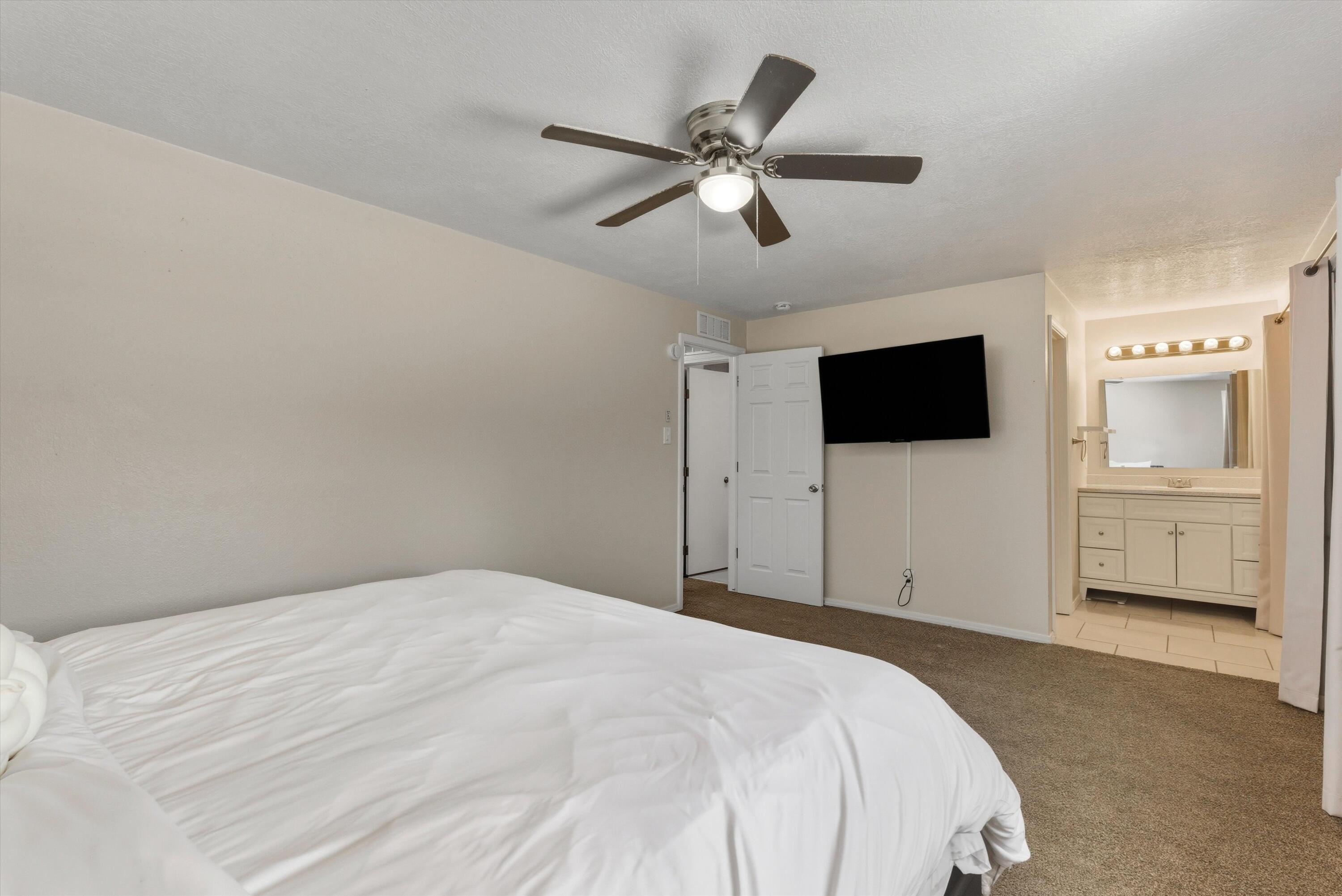 32 LAKESHORE Drive NE