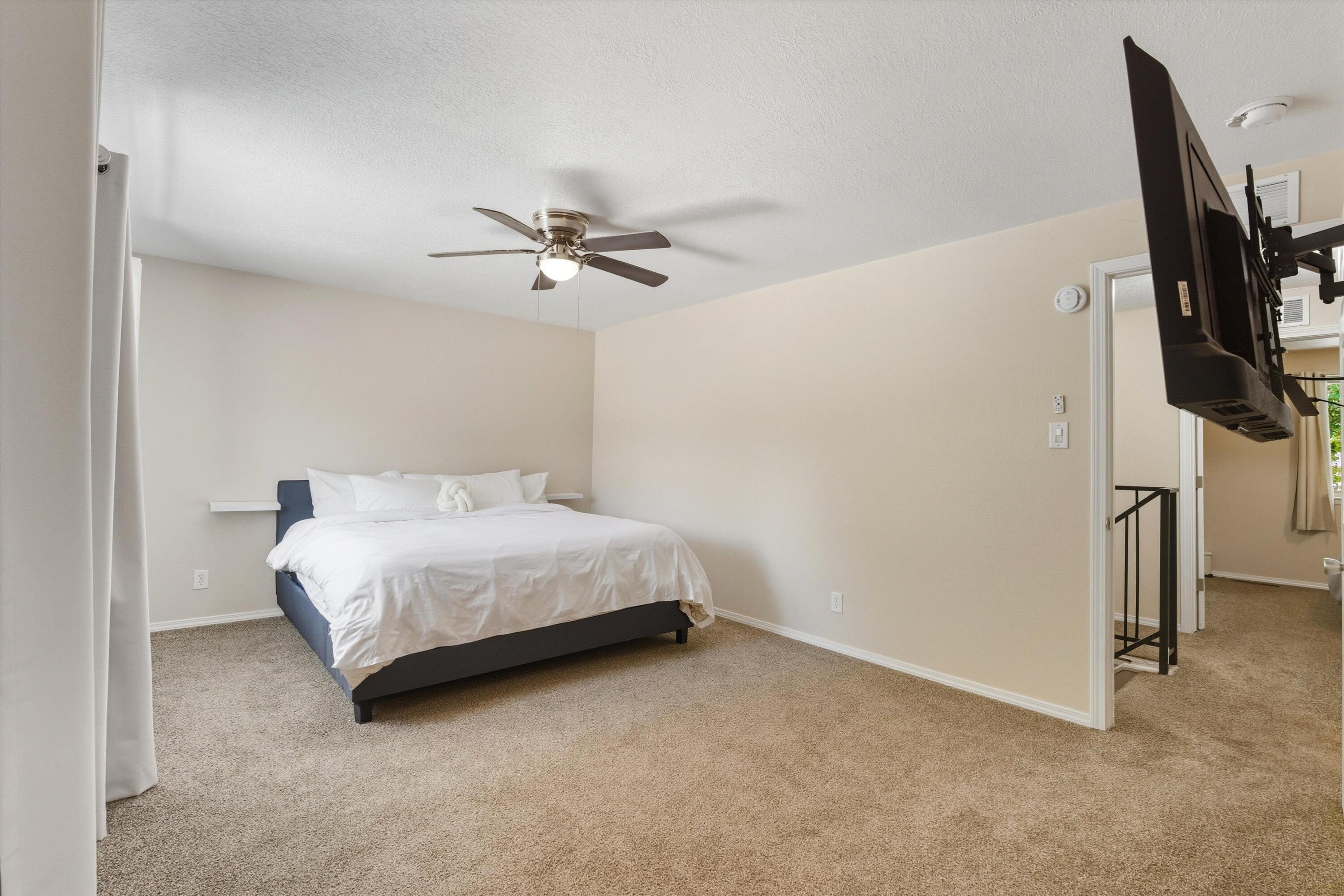 32 LAKESHORE Drive NE