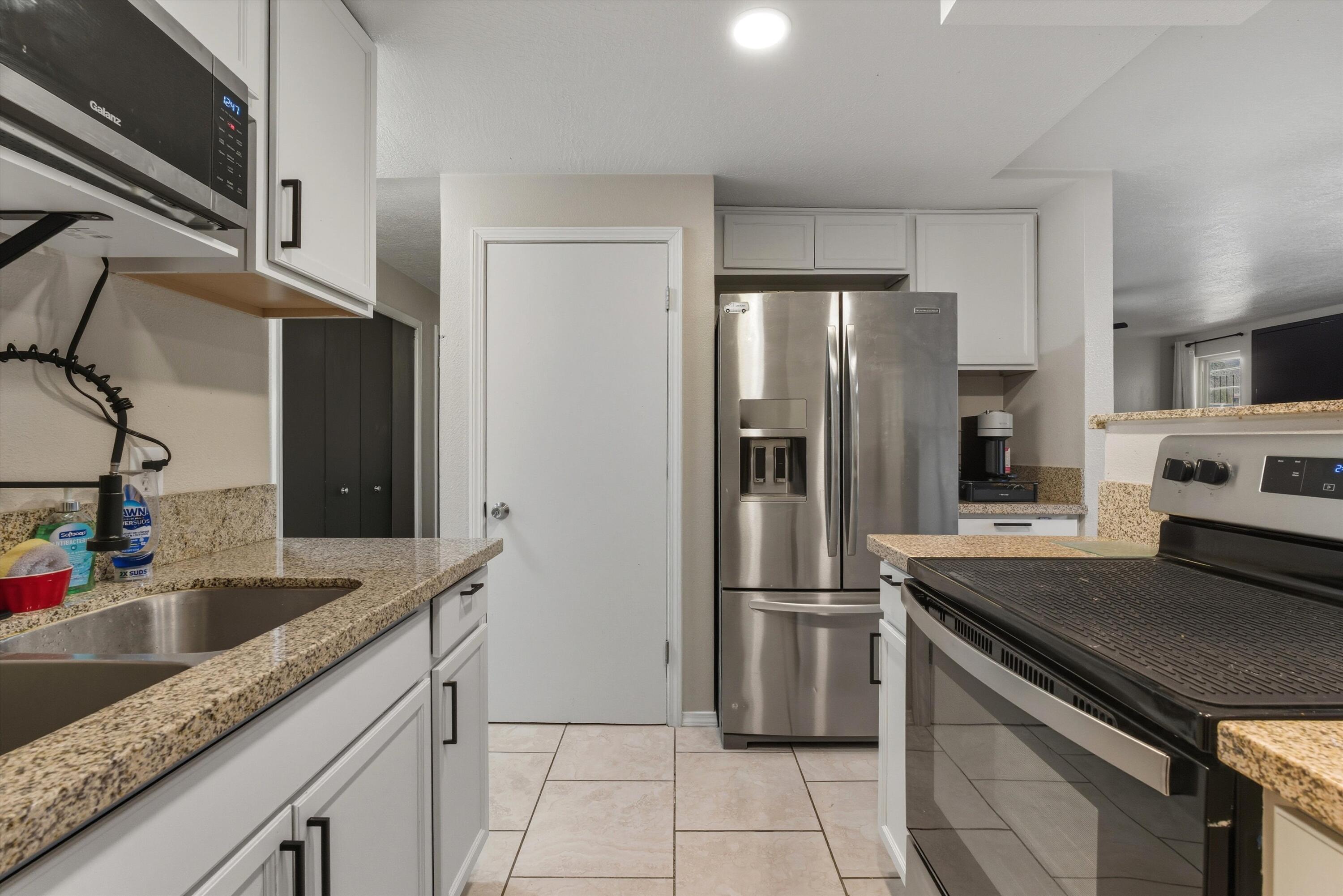 32 LAKESHORE Drive NE