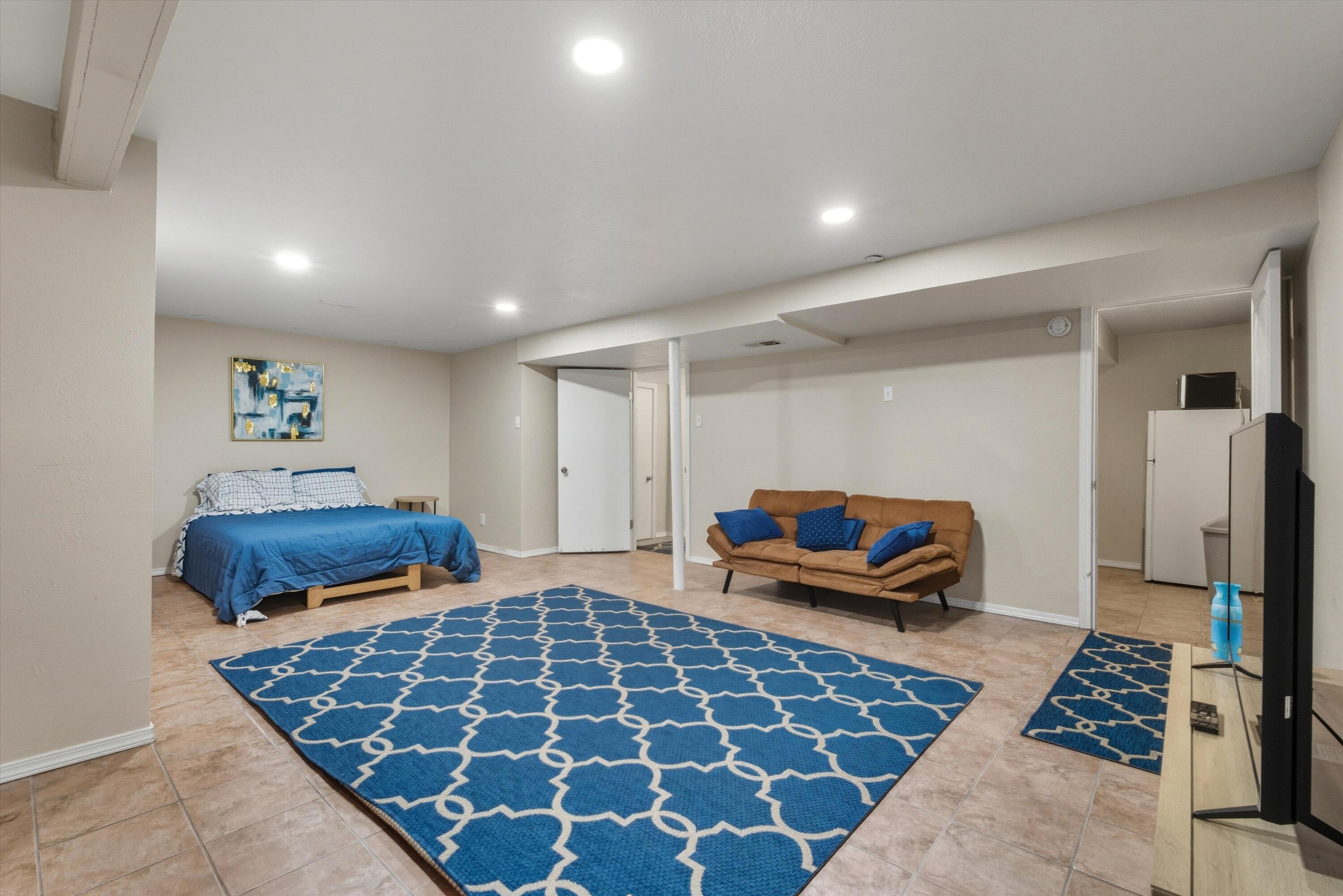 32 LAKESHORE Drive NE