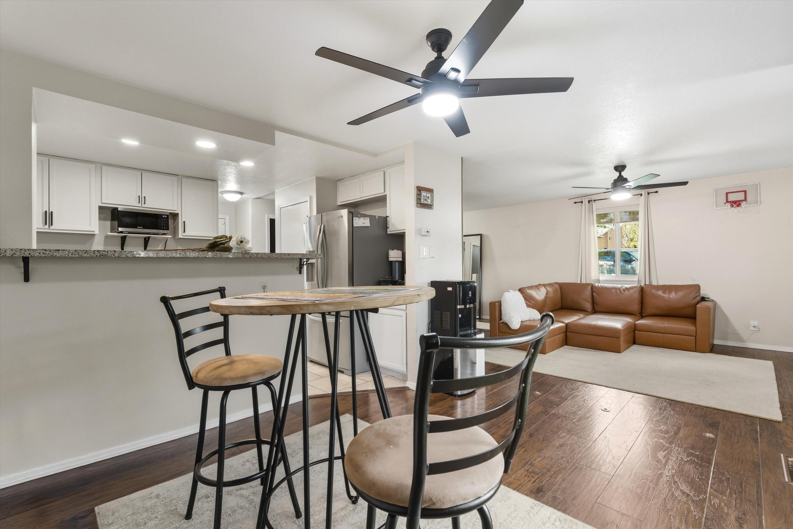 32 LAKESHORE Drive NE