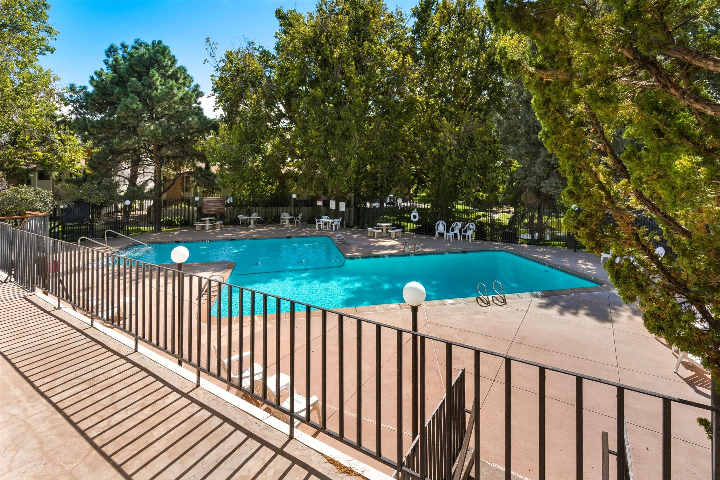32 LAKESHORE Drive NE