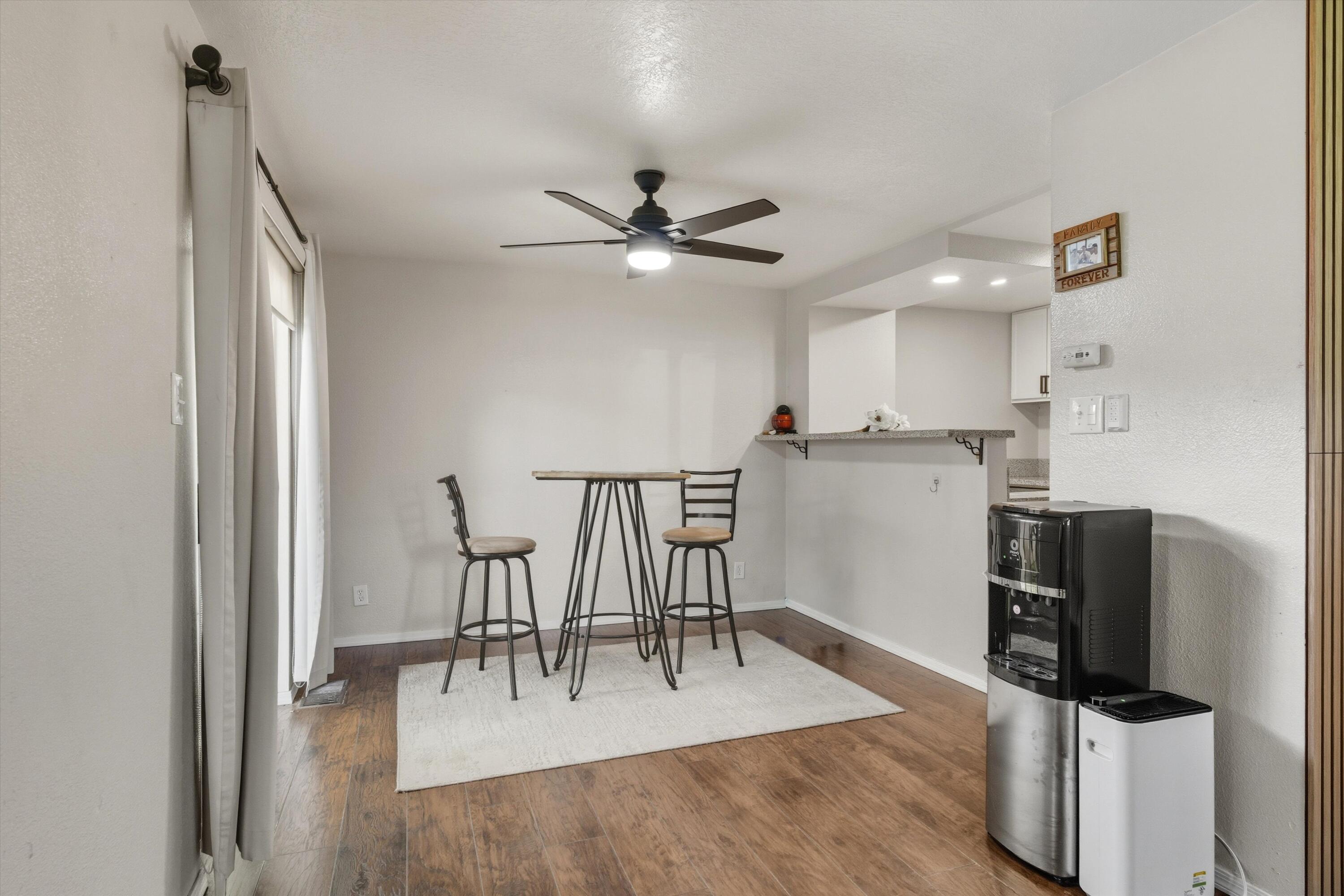 32 LAKESHORE Drive NE