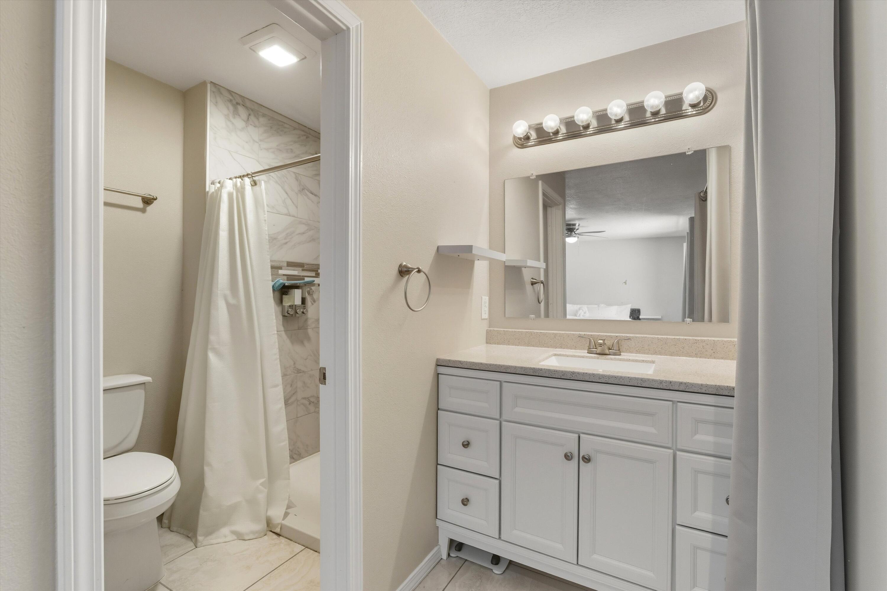 32 LAKESHORE Drive NE