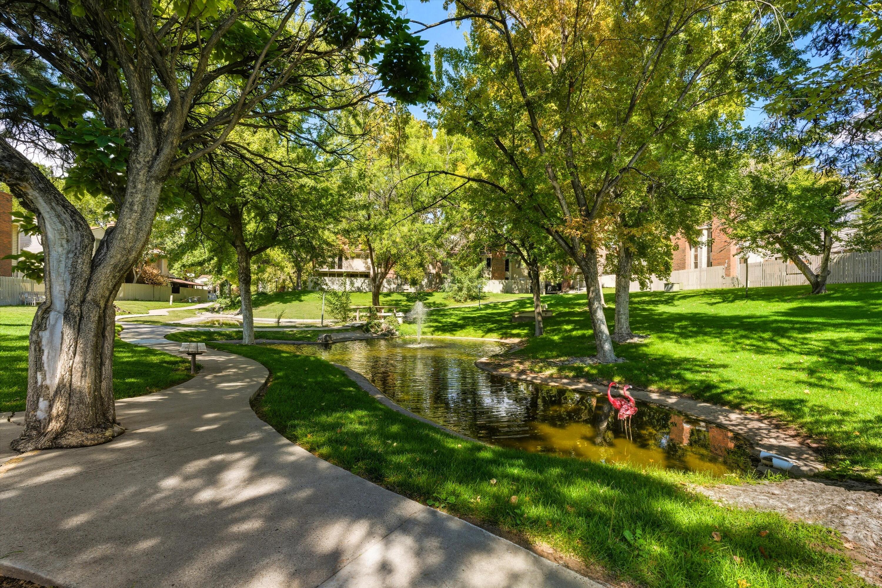 32 LAKESHORE Drive NE