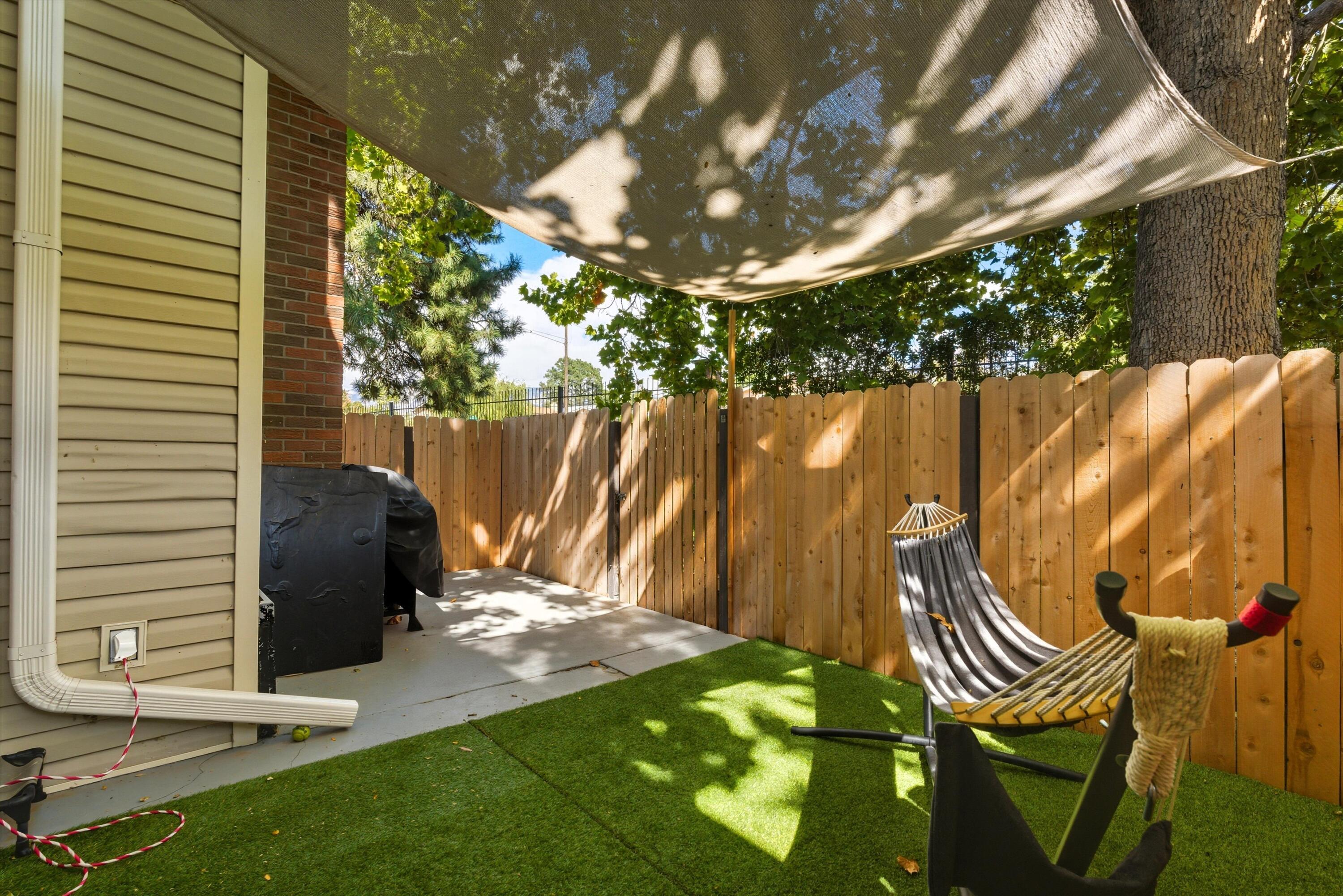 32 LAKESHORE Drive NE