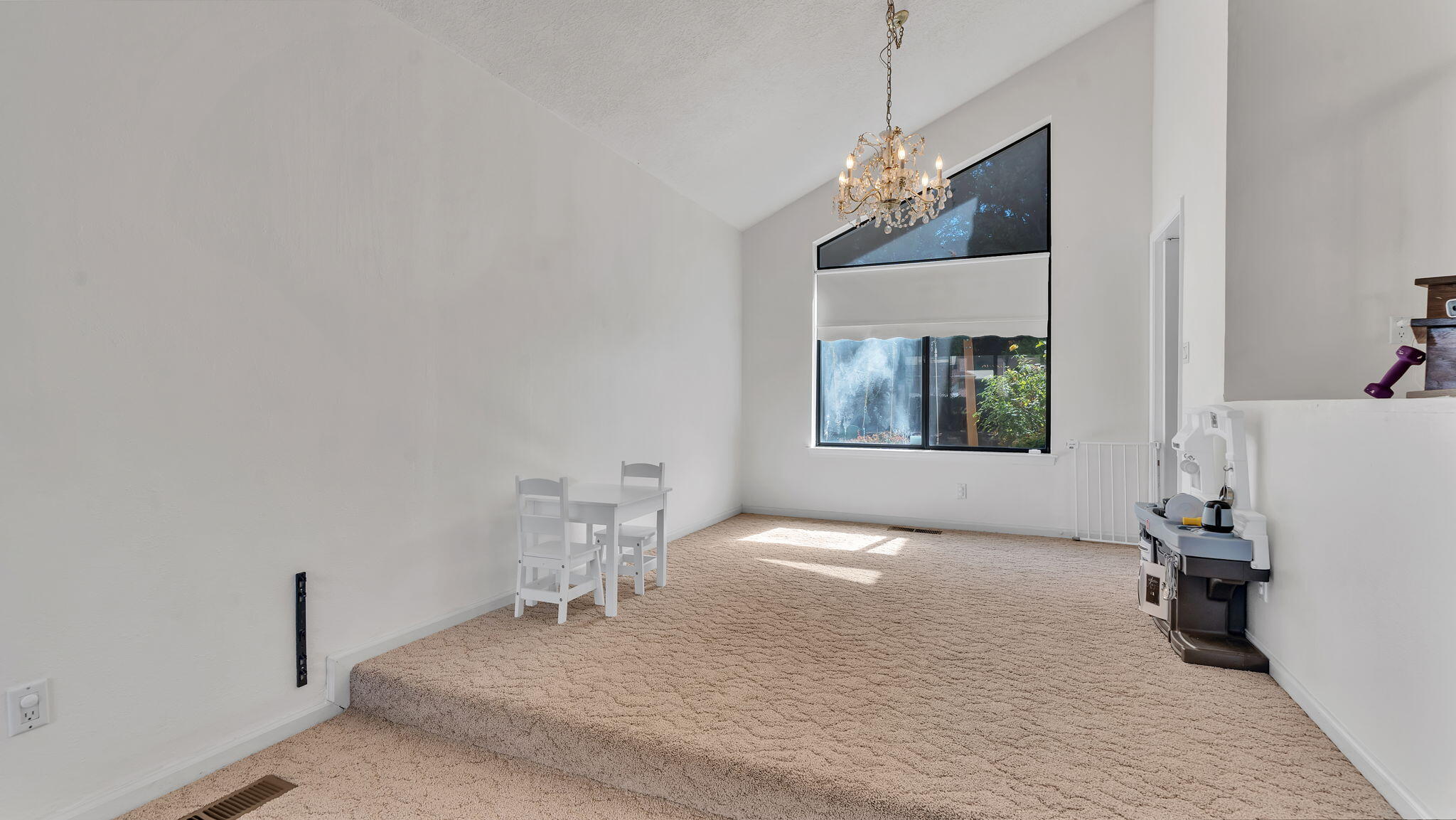 8720 MADRE Avenue NE