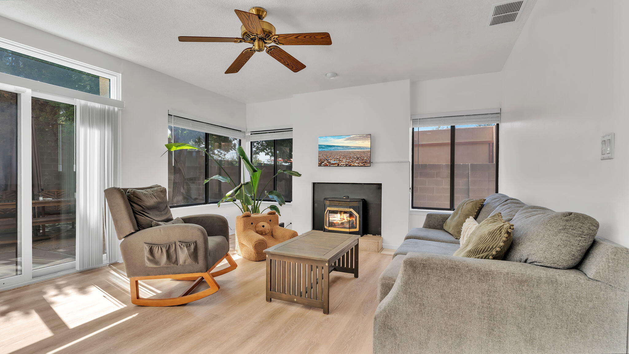 8720 MADRE Avenue NE