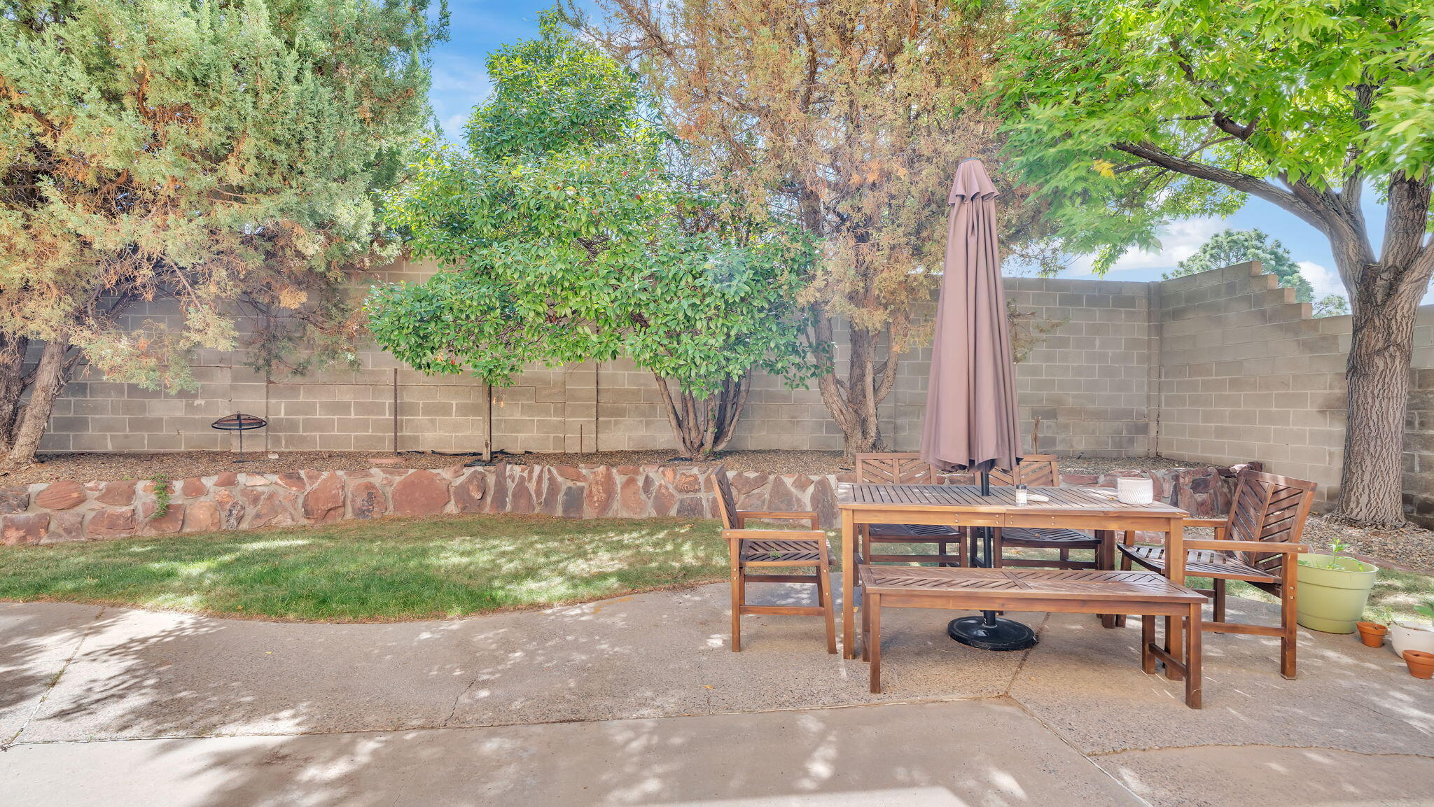 8720 MADRE Avenue NE