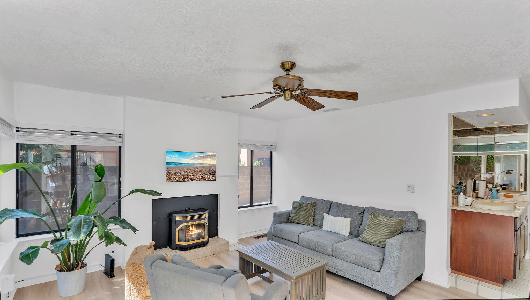 8720 MADRE Avenue NE