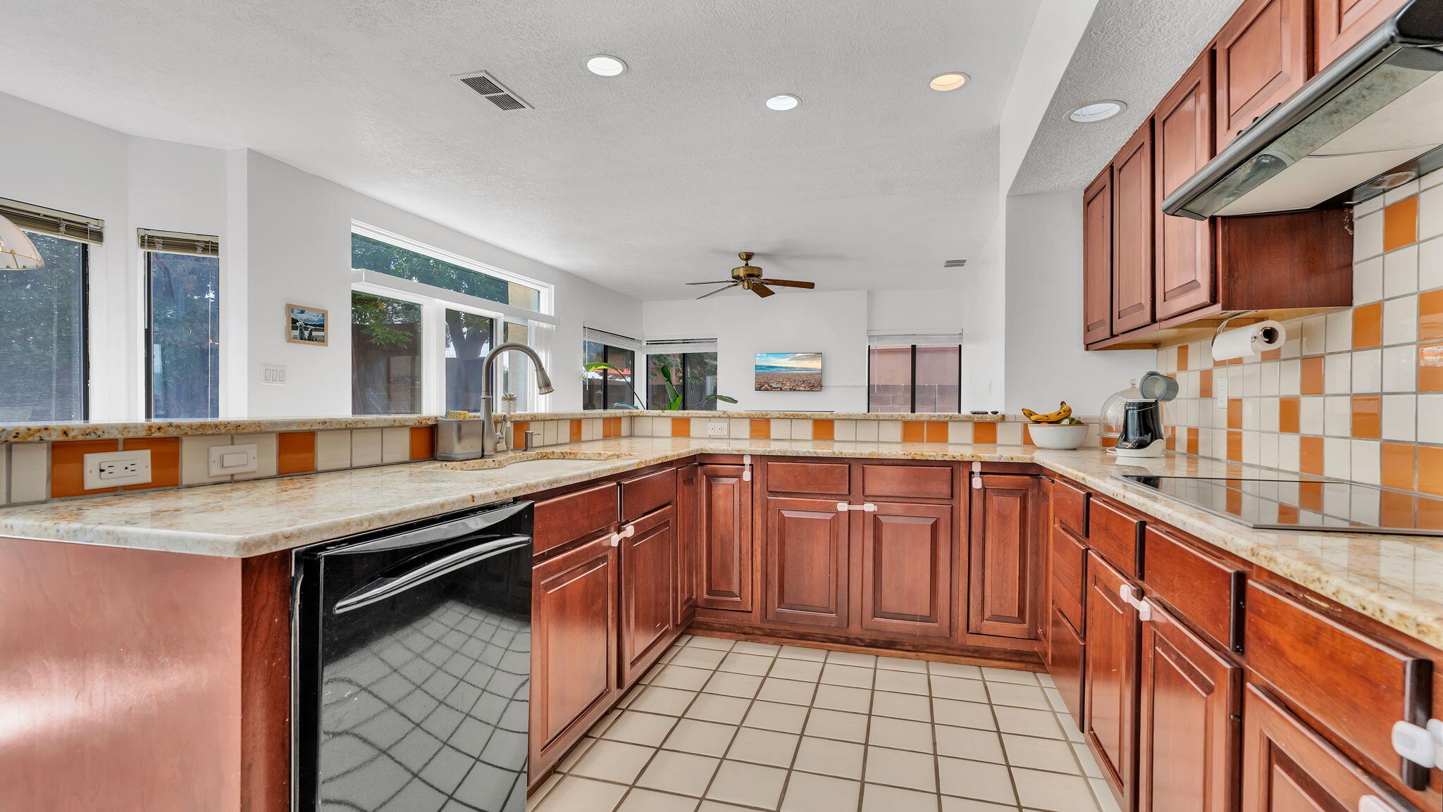 8720 MADRE Avenue NE