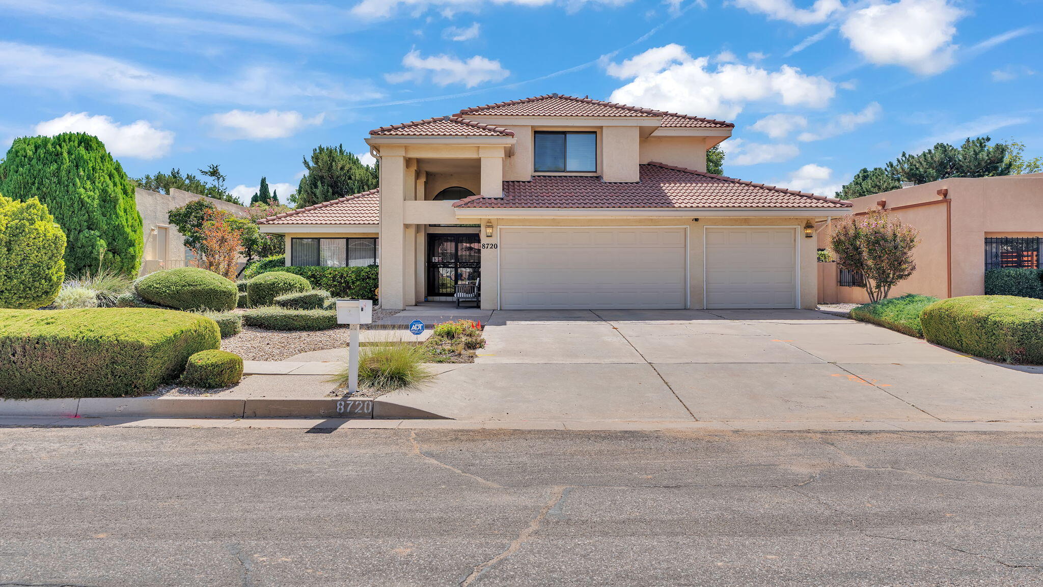 8720 MADRE Avenue NE