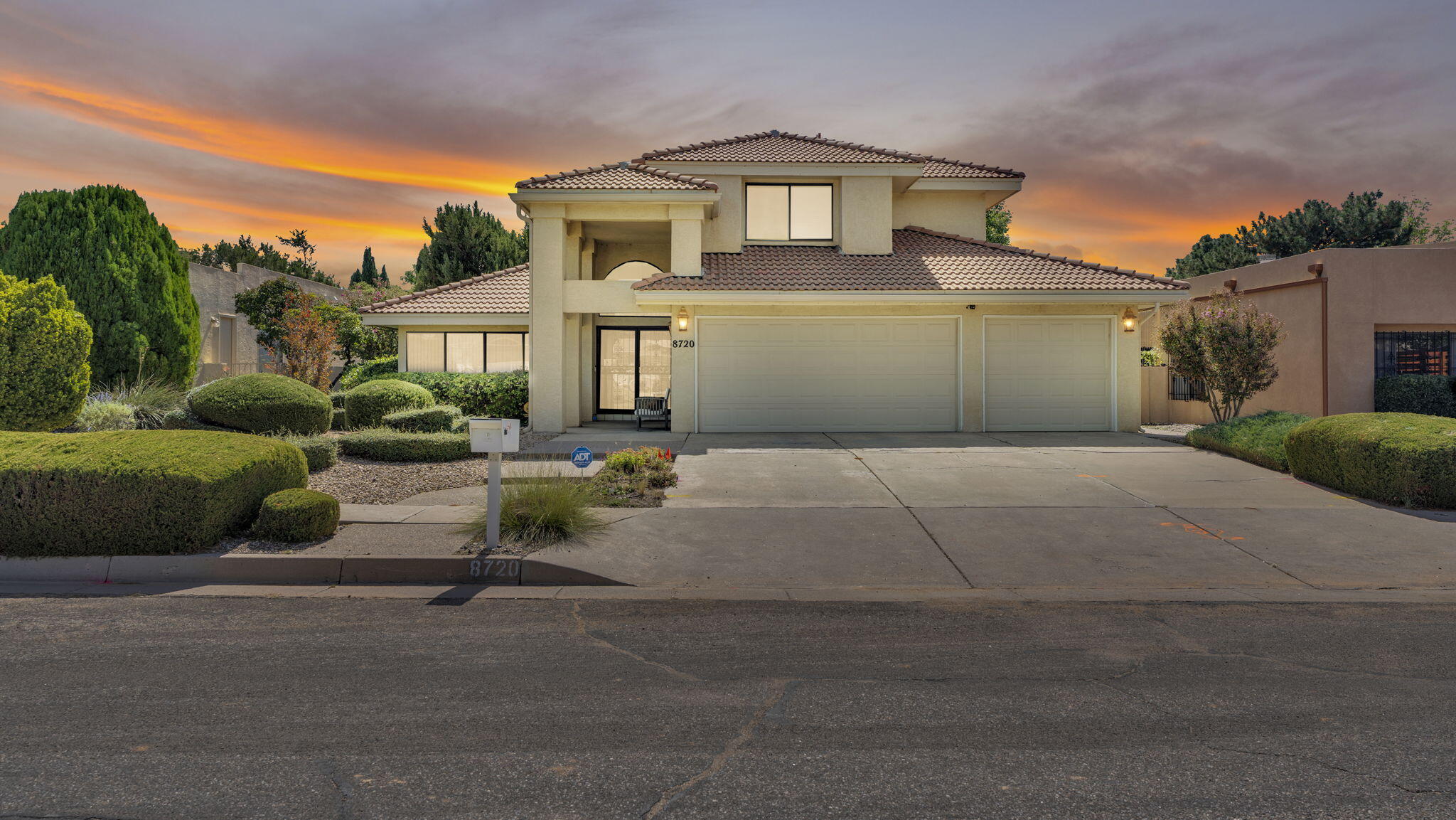 8720 MADRE Avenue NE