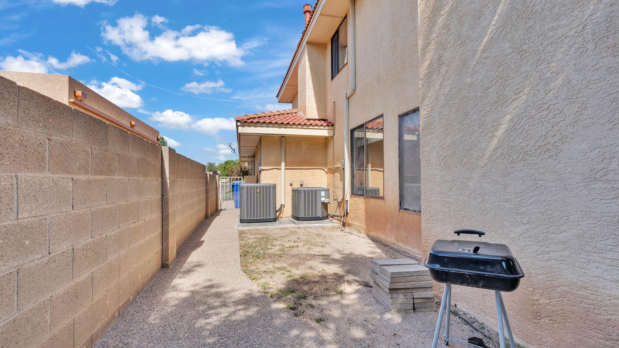 8720 MADRE Avenue NE