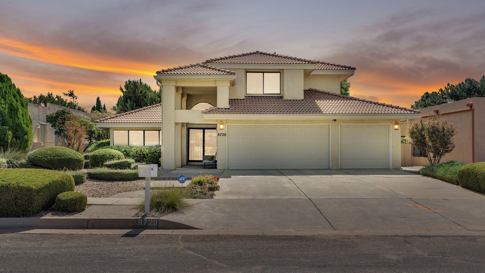 8720 MADRE Avenue NE