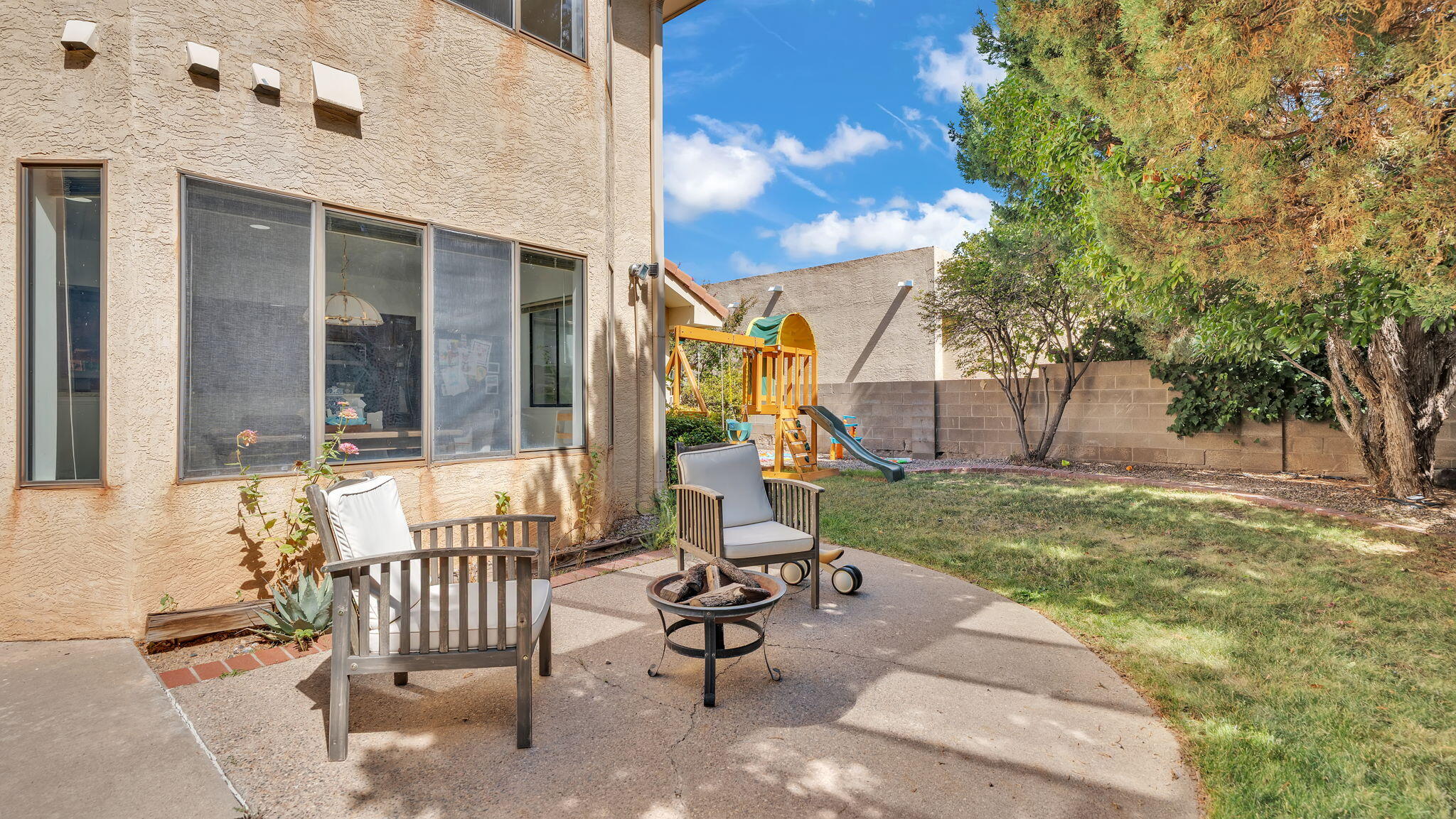 8720 MADRE Avenue NE