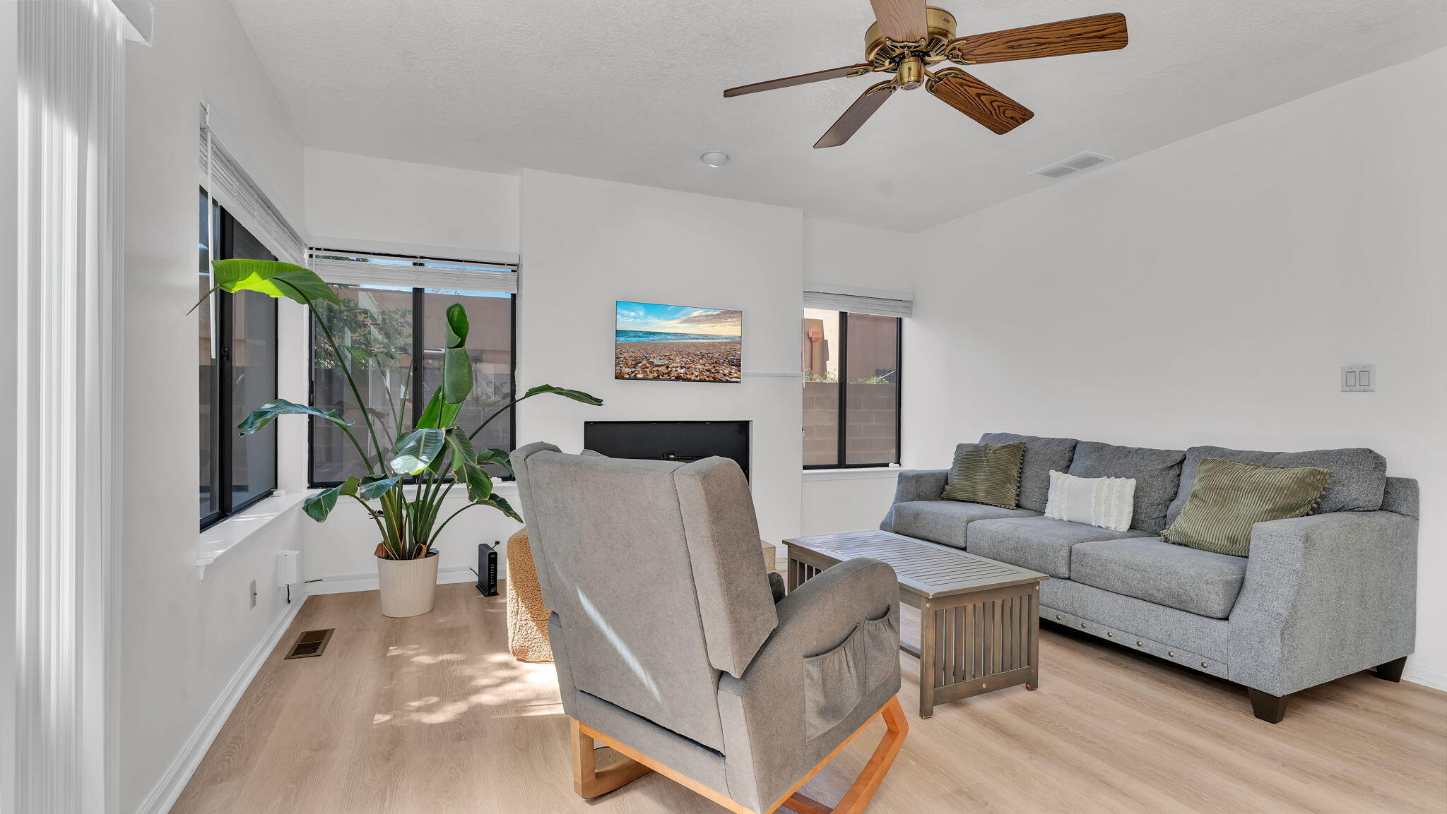 8720 MADRE Avenue NE