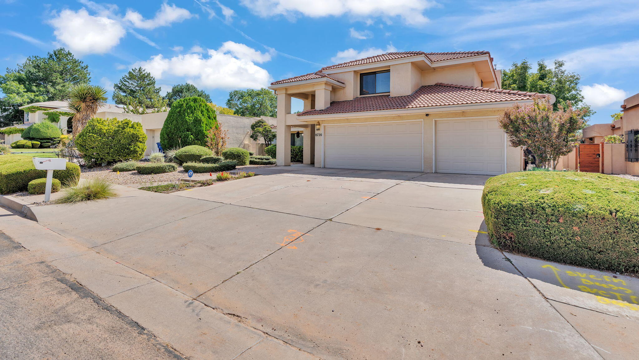 8720 MADRE Avenue NE