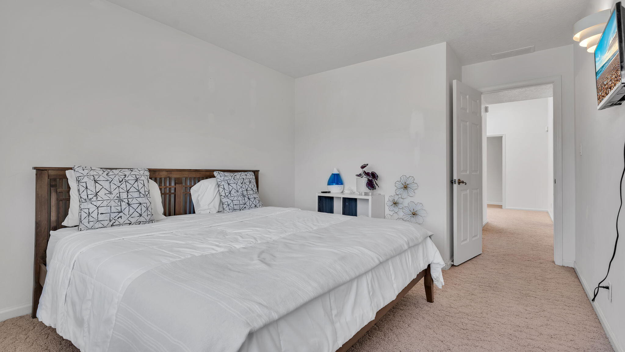 8720 MADRE Avenue NE