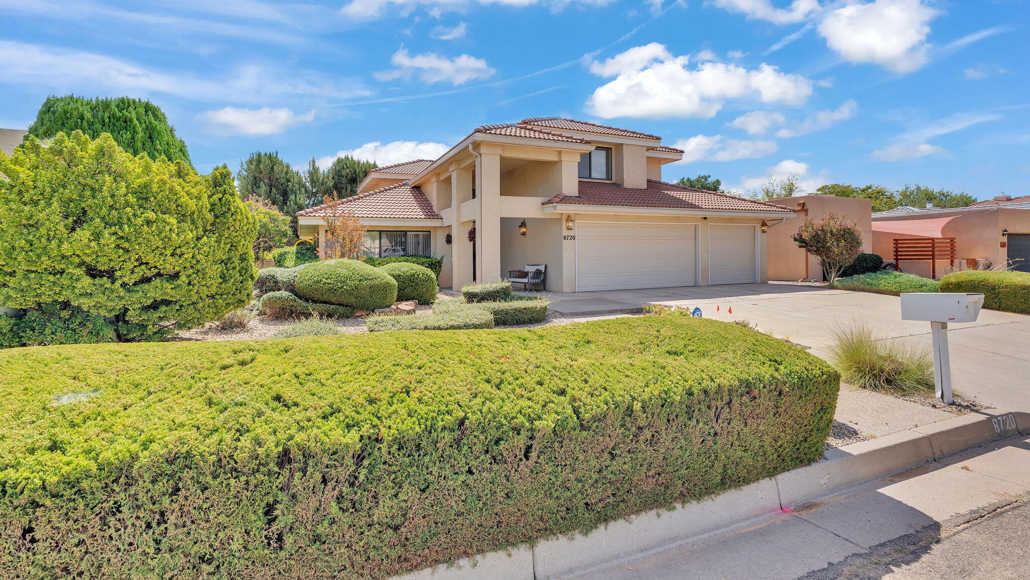 8720 MADRE Avenue NE