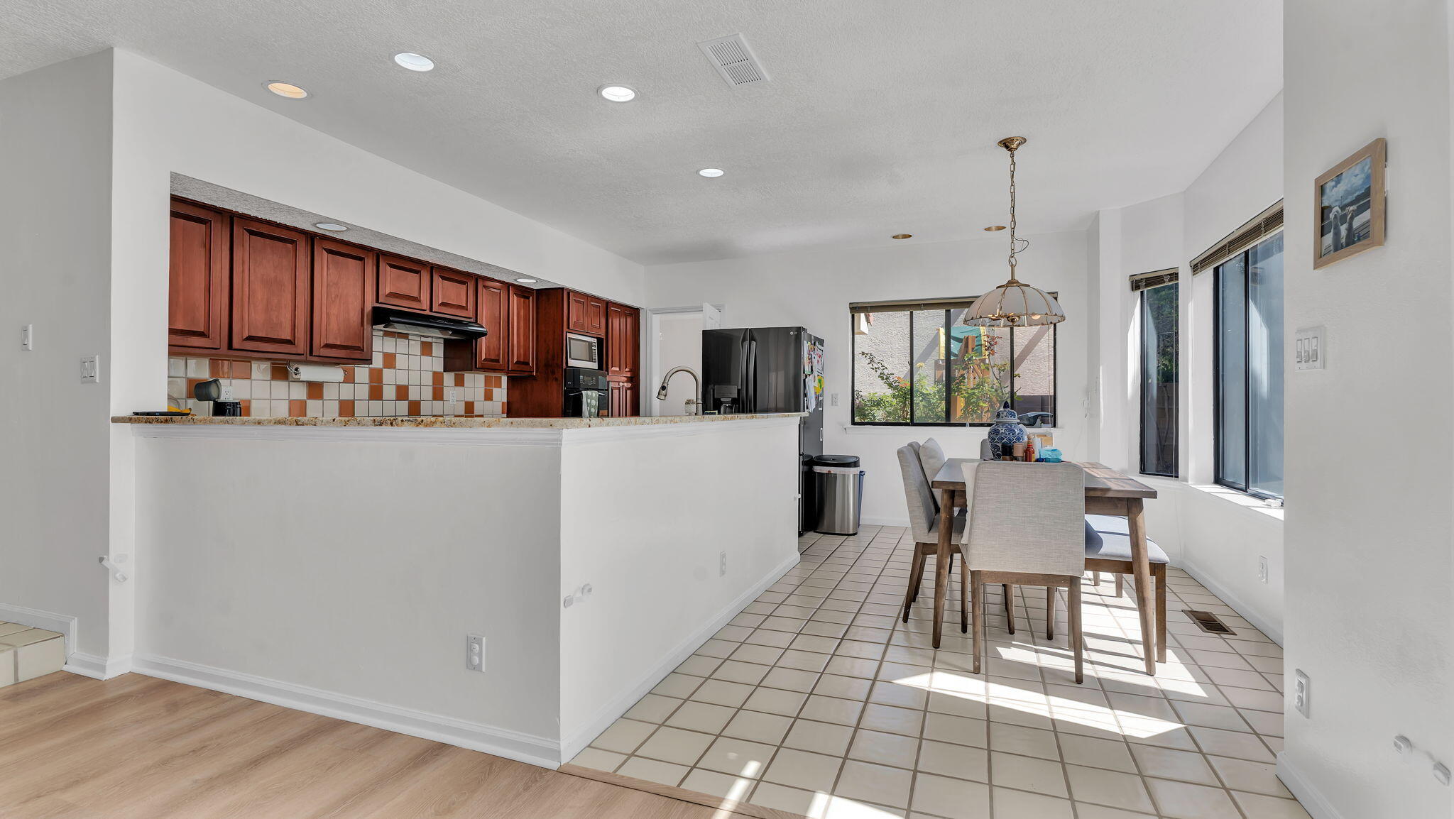 8720 MADRE Avenue NE