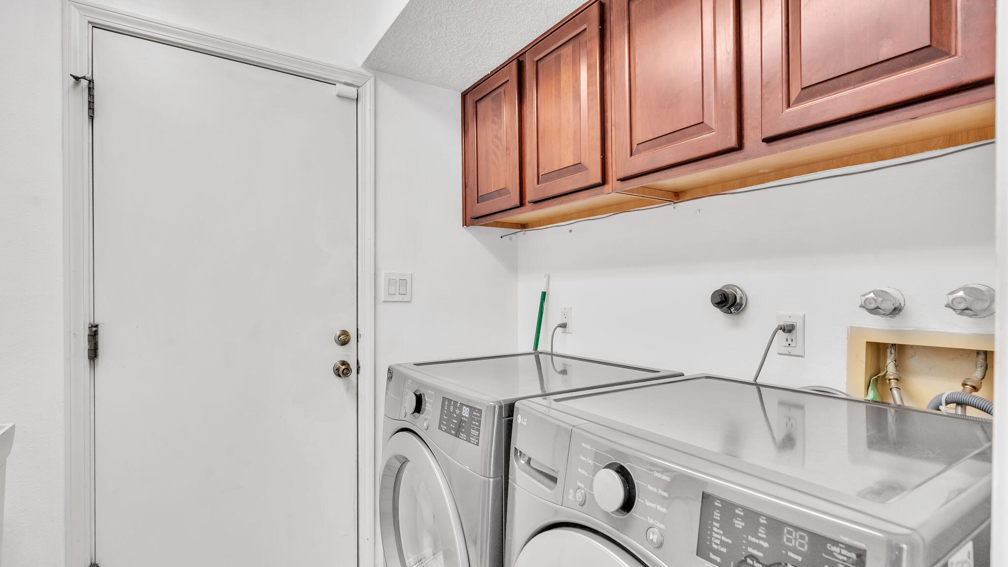 8720 MADRE Avenue NE