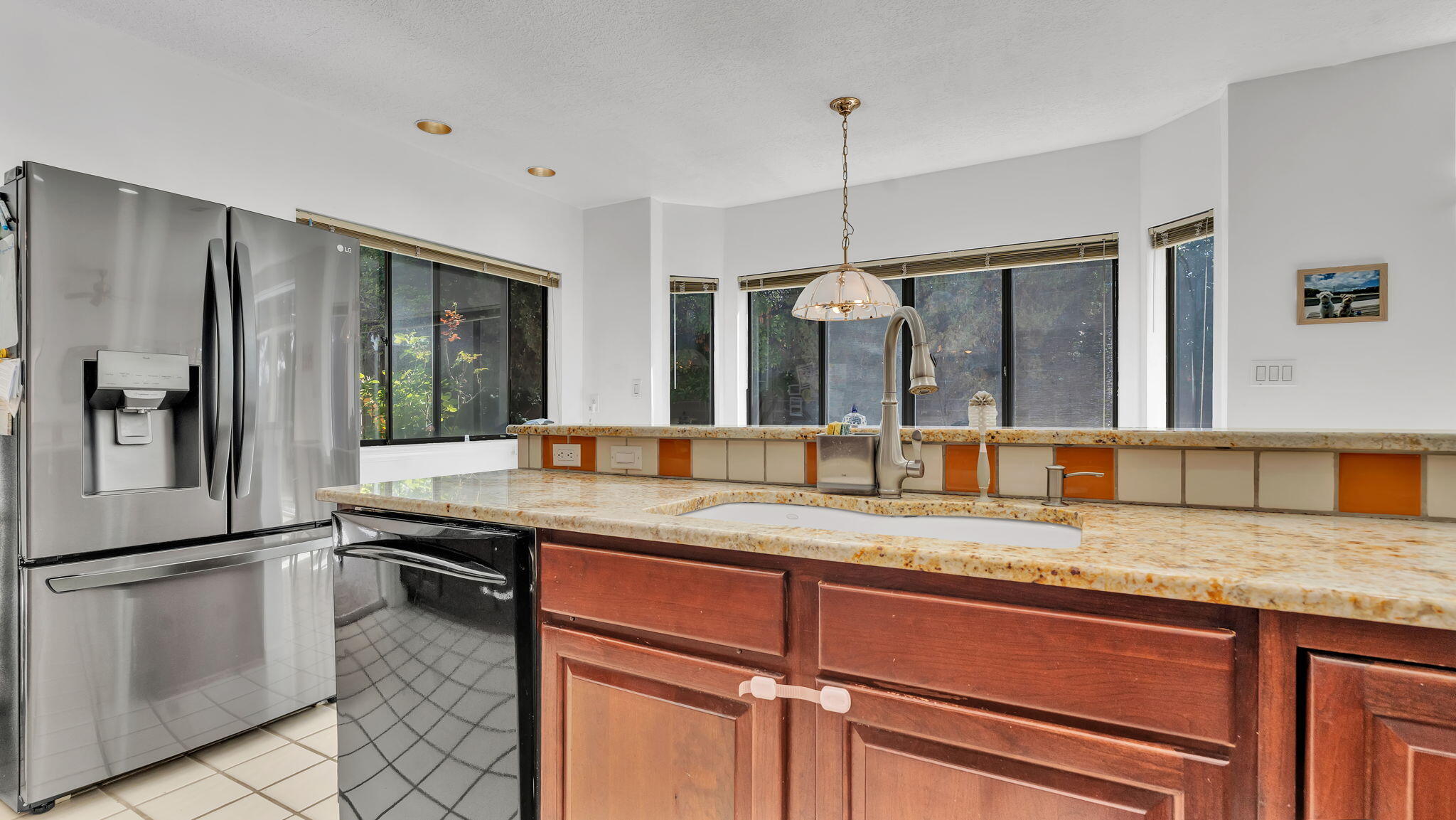 8720 MADRE Avenue NE