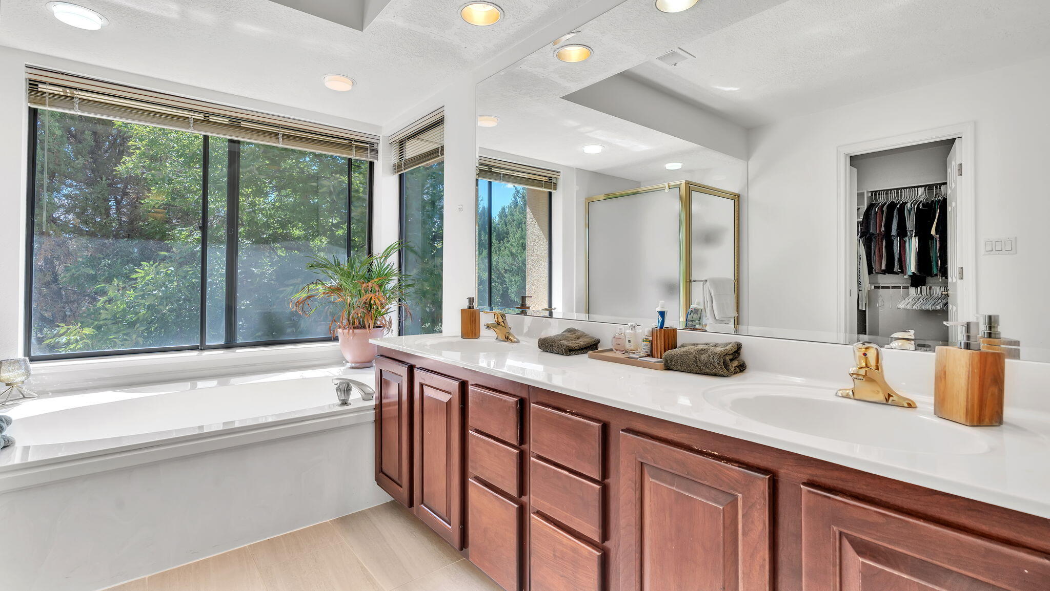 8720 MADRE Avenue NE