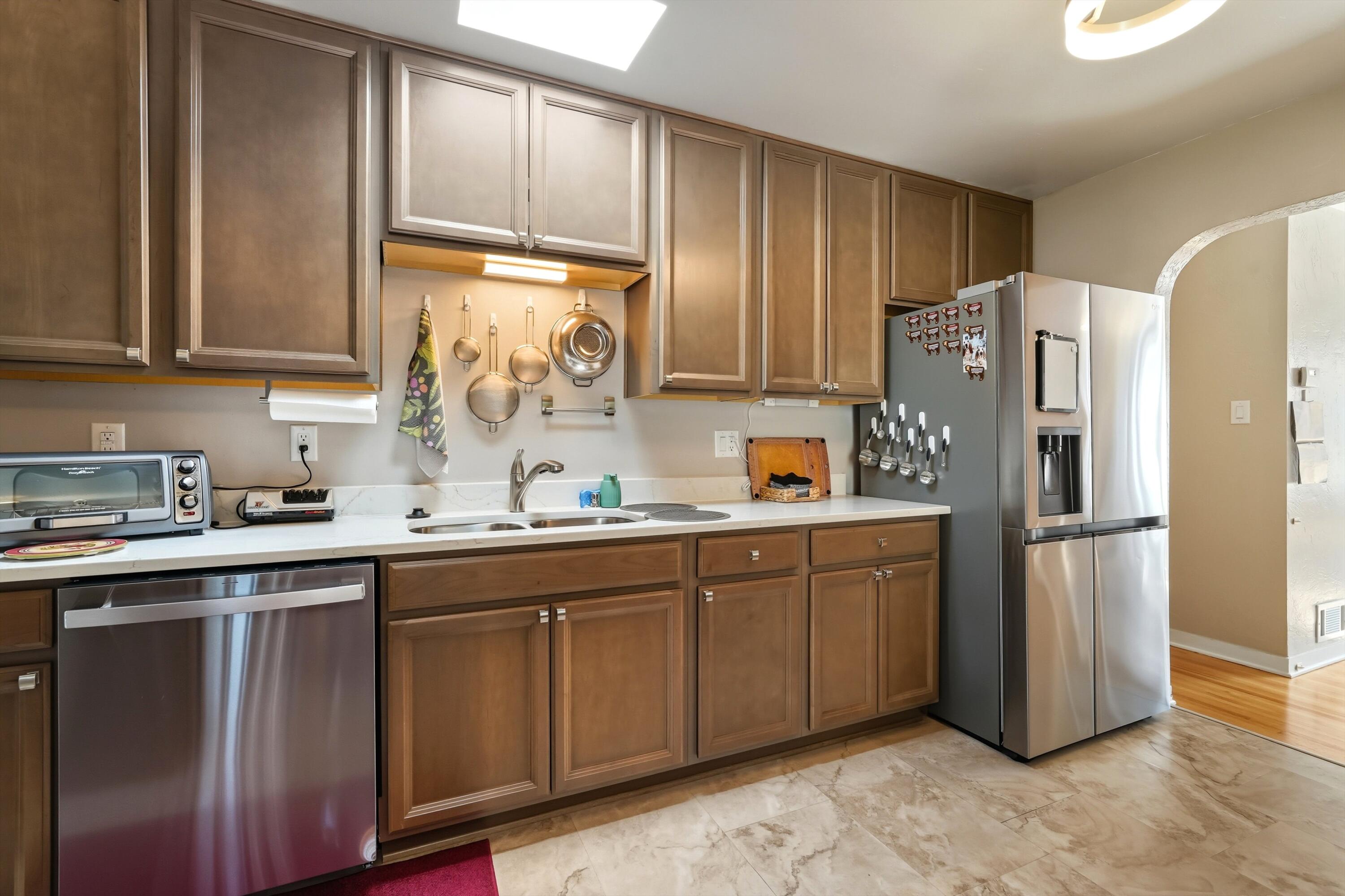 932 Manzano Street NE