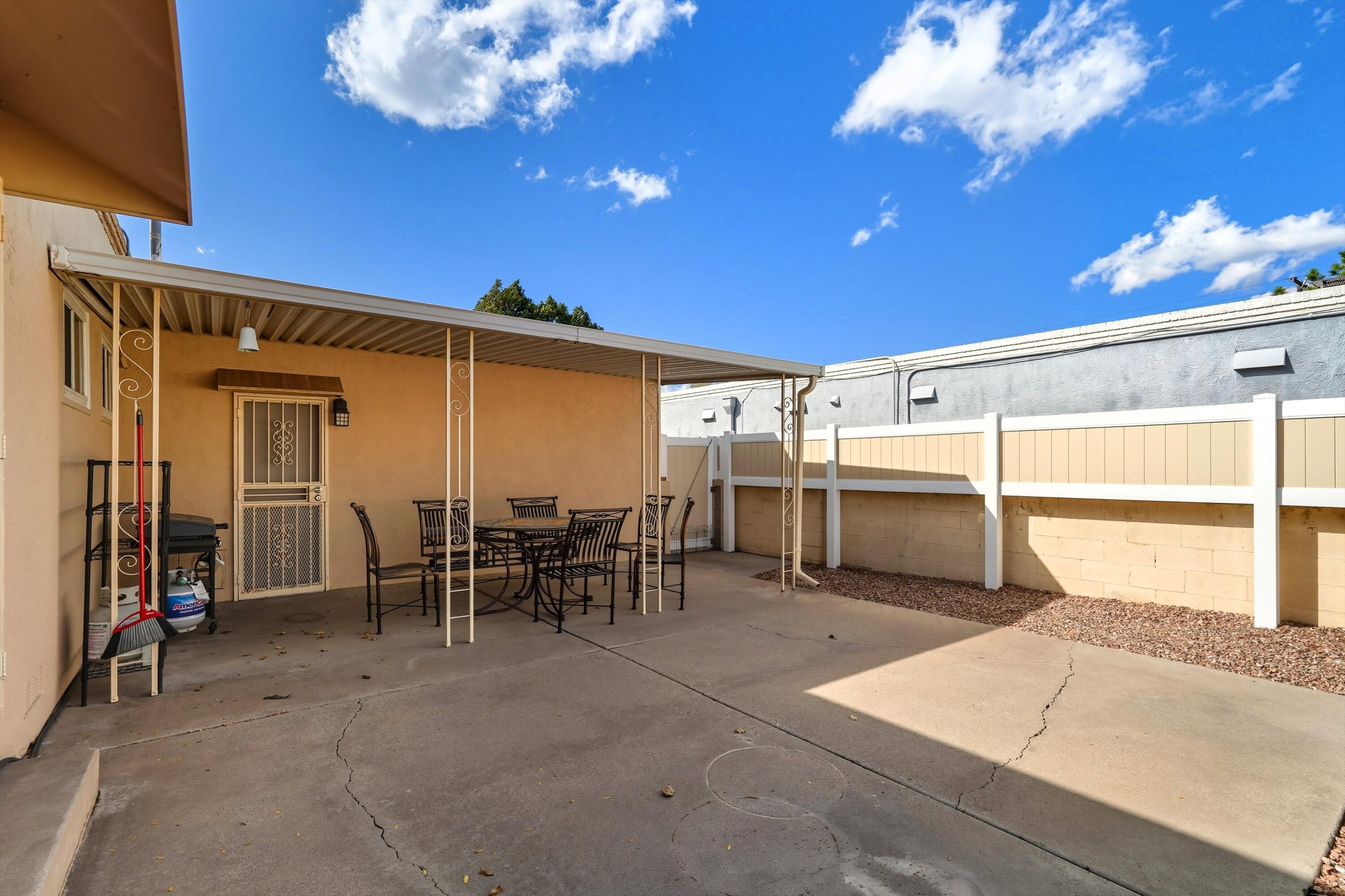 932 Manzano Street NE