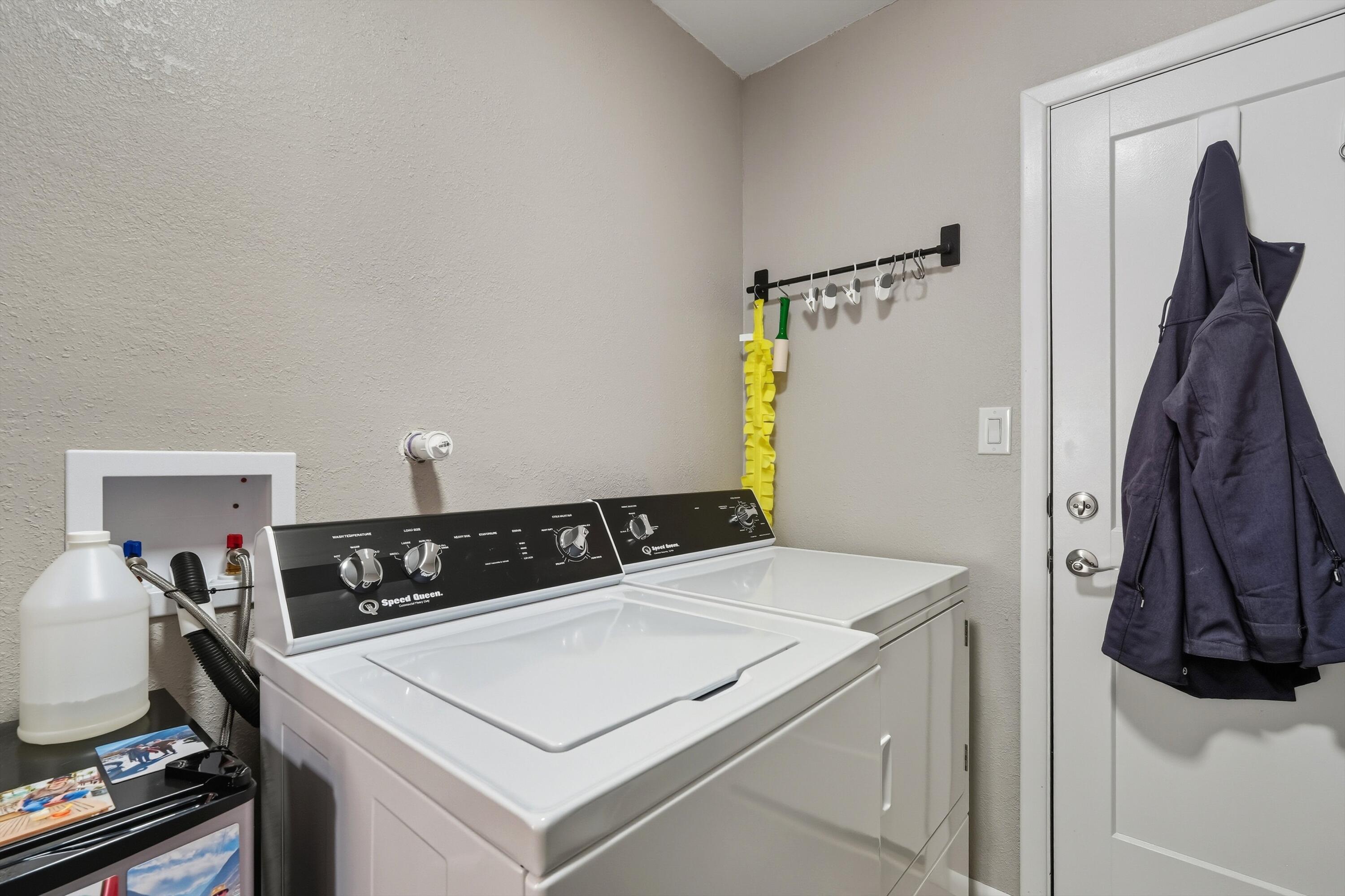 932 Manzano Street NE