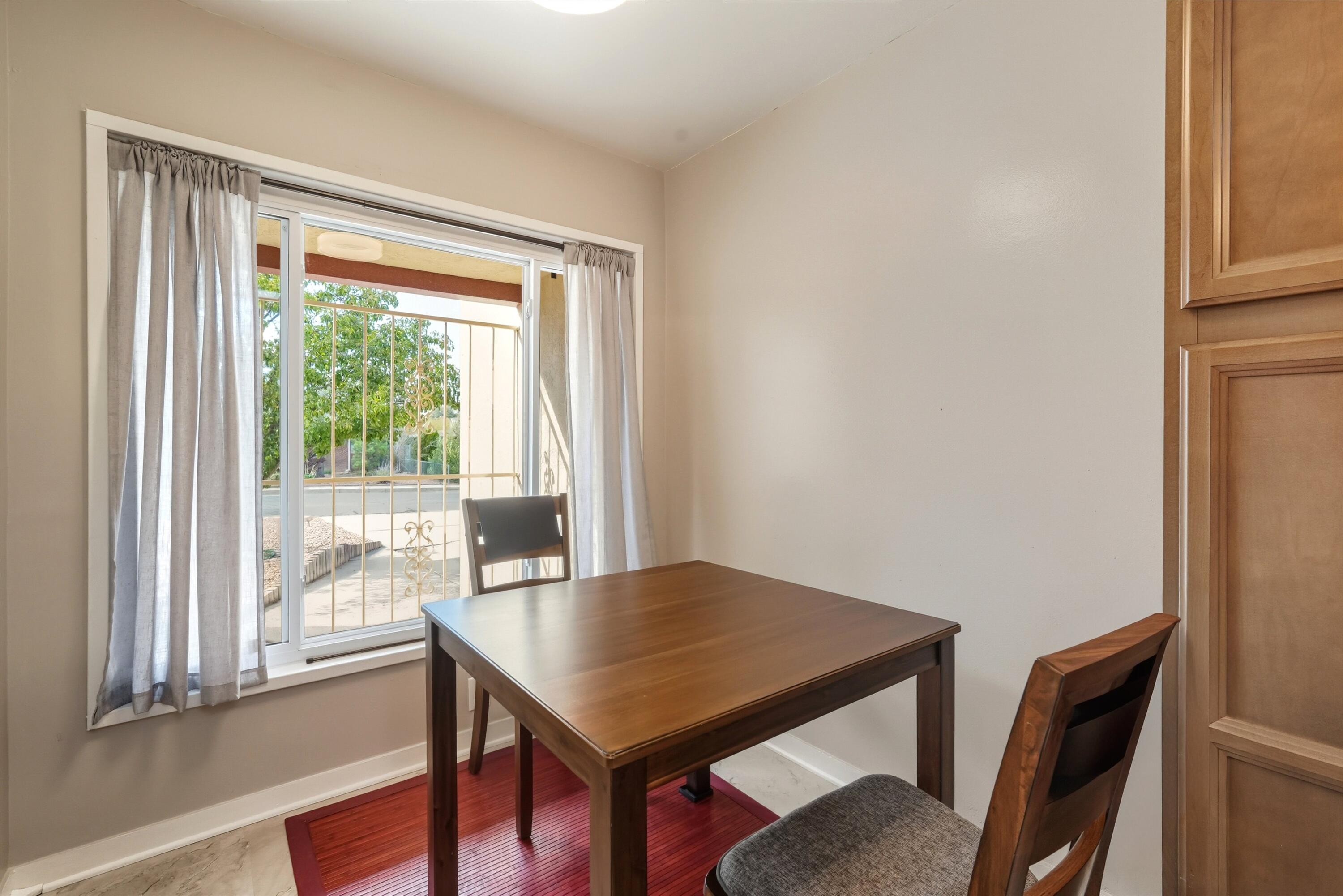 932 Manzano Street NE