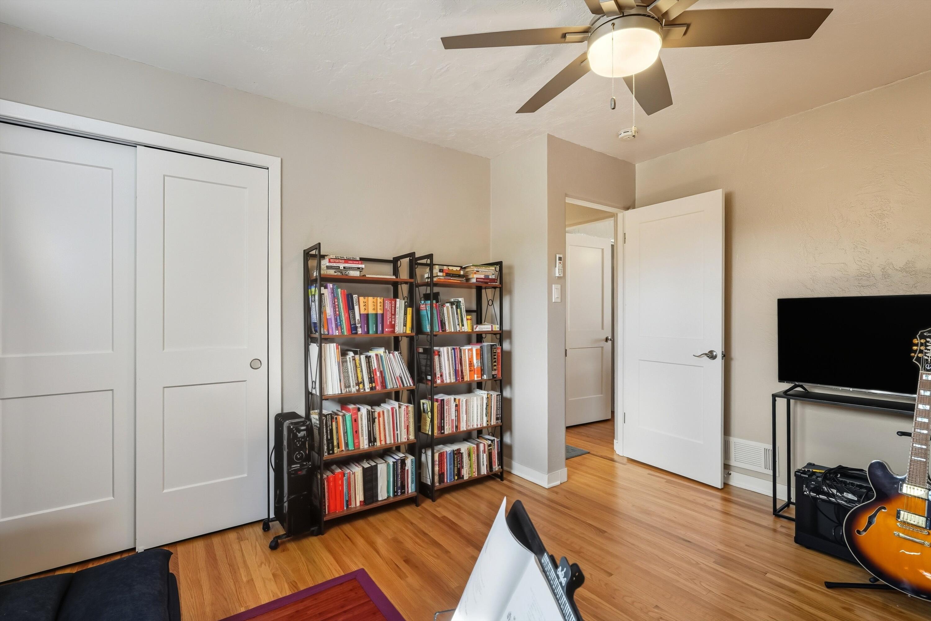 932 Manzano Street NE