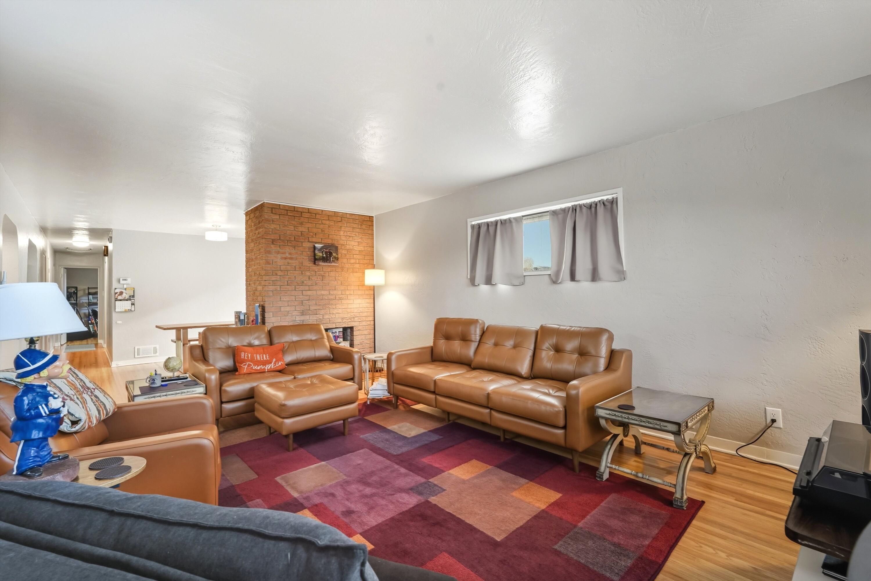 932 Manzano Street NE