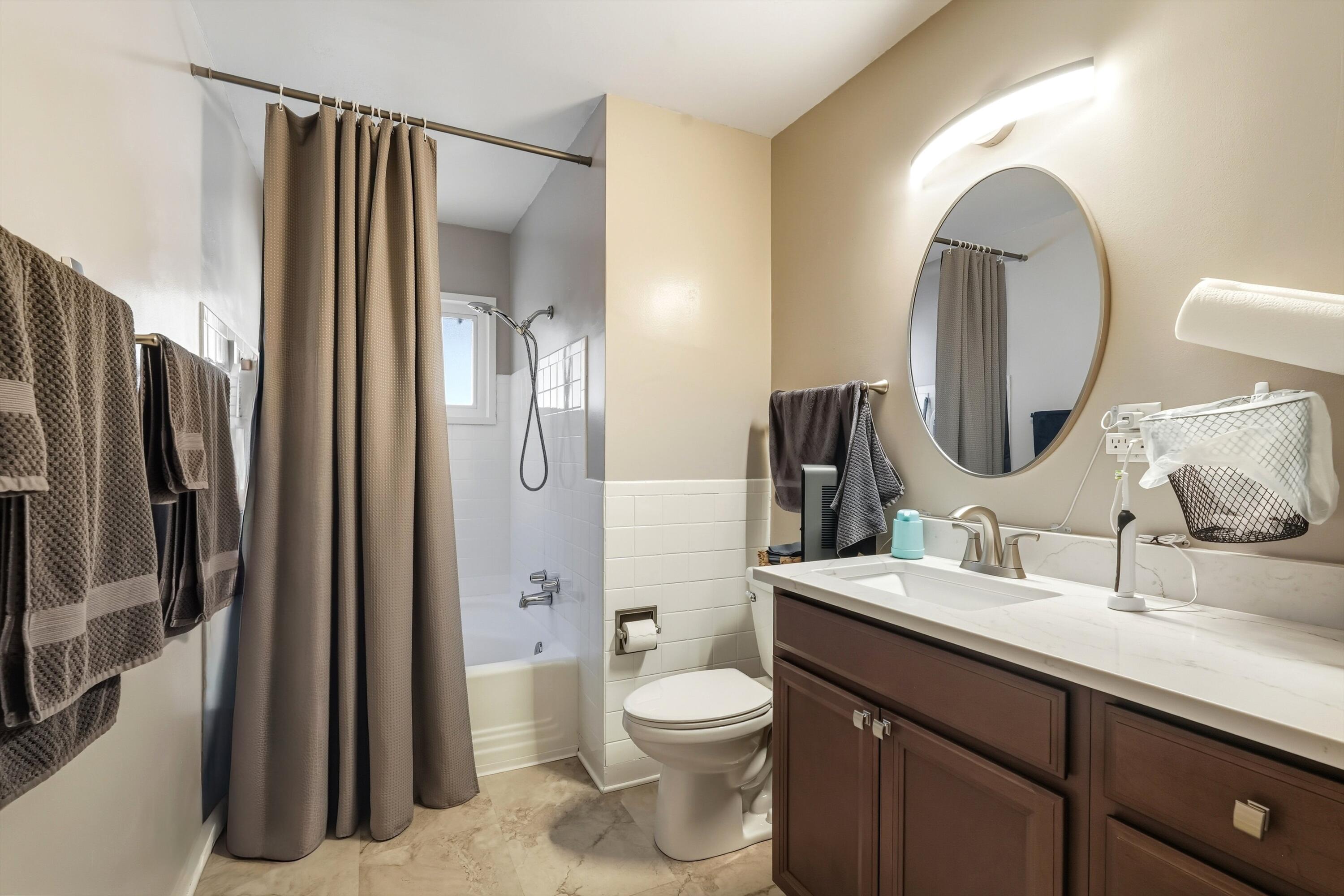 932 Manzano Street NE