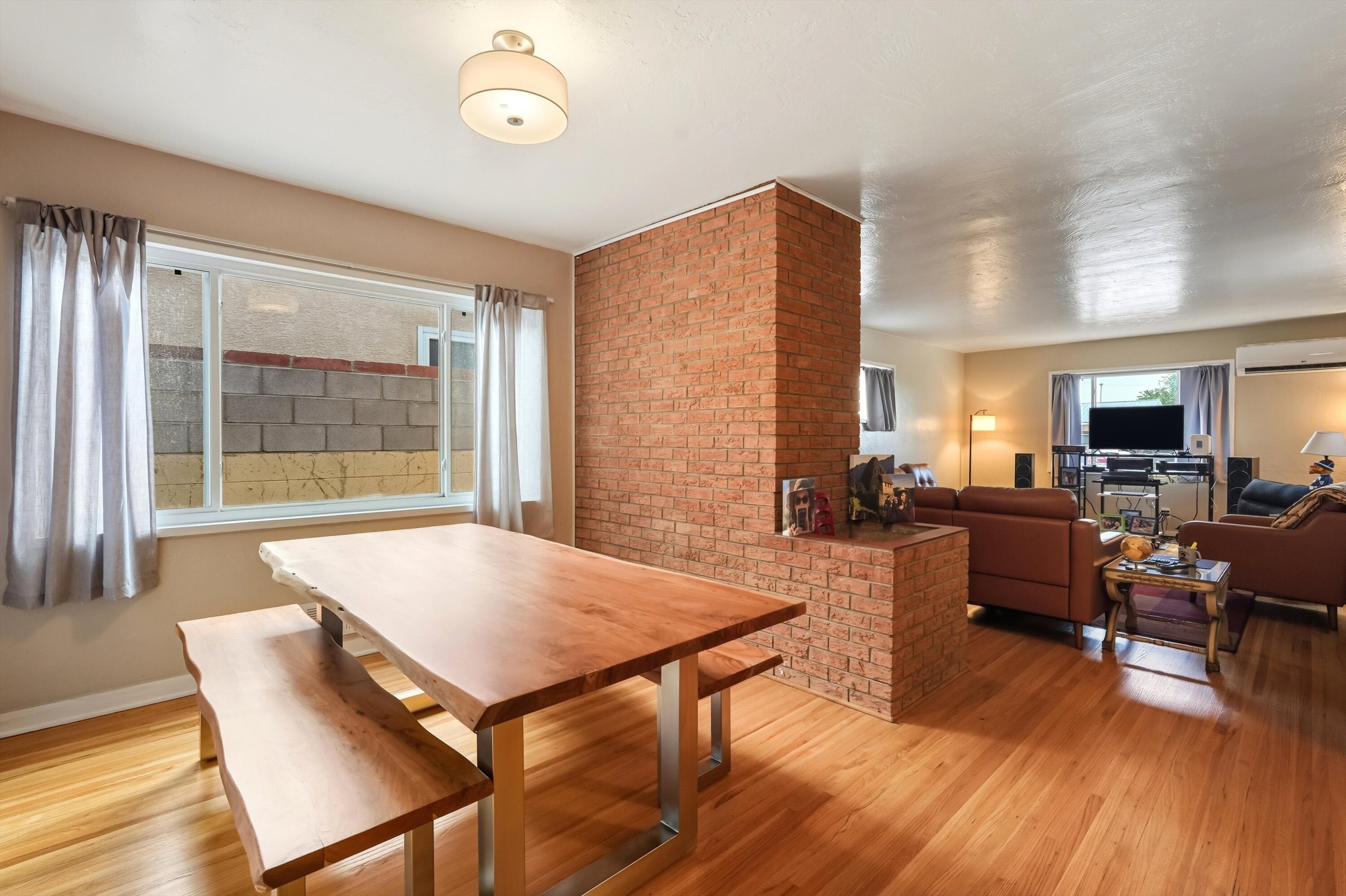 932 Manzano Street NE