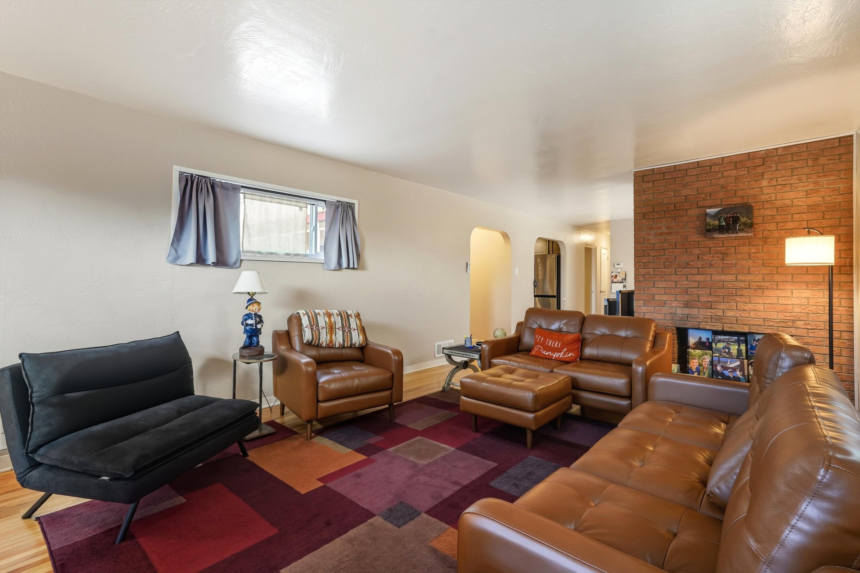 932 Manzano Street NE