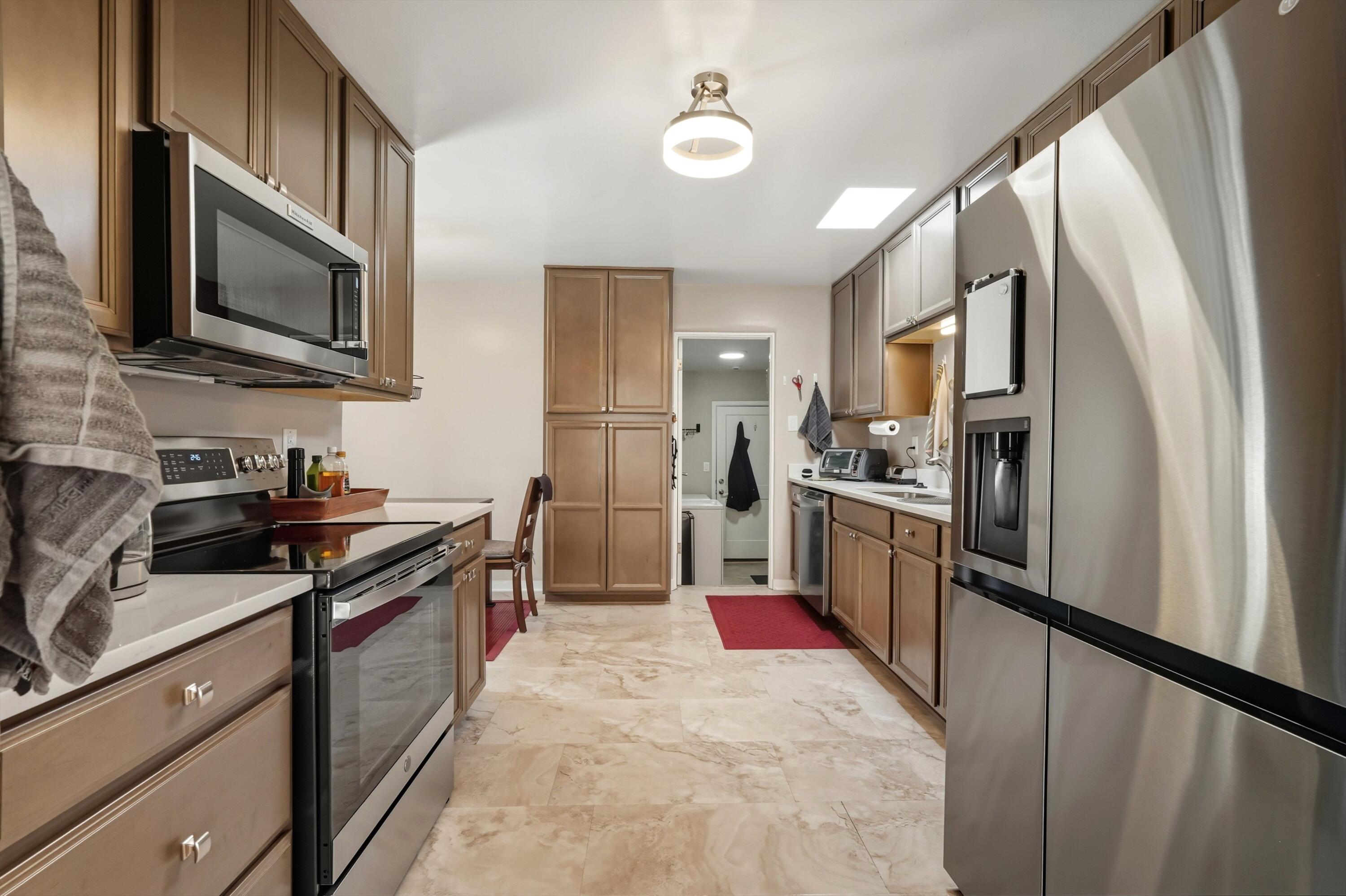 932 Manzano Street NE