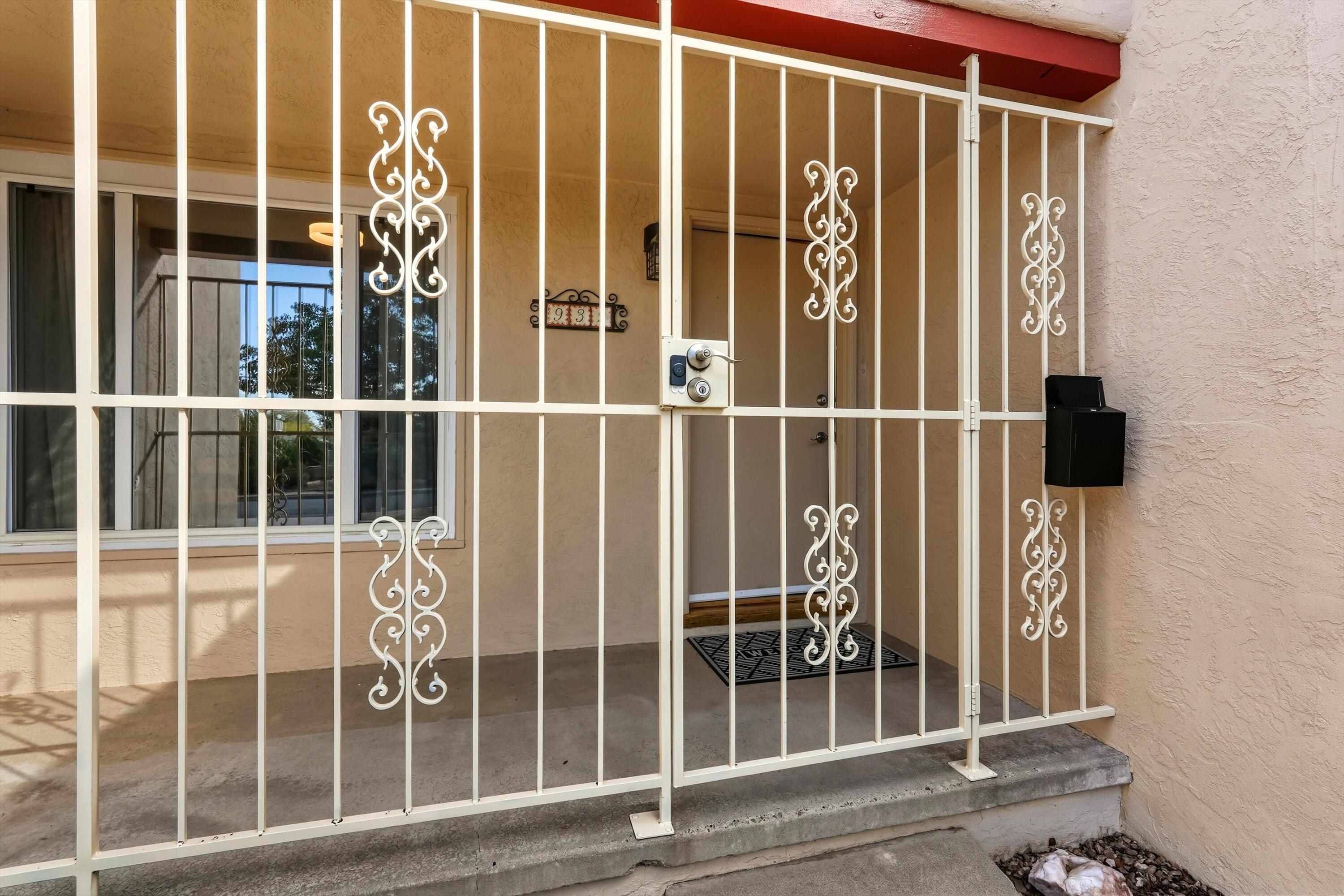 932 Manzano Street NE